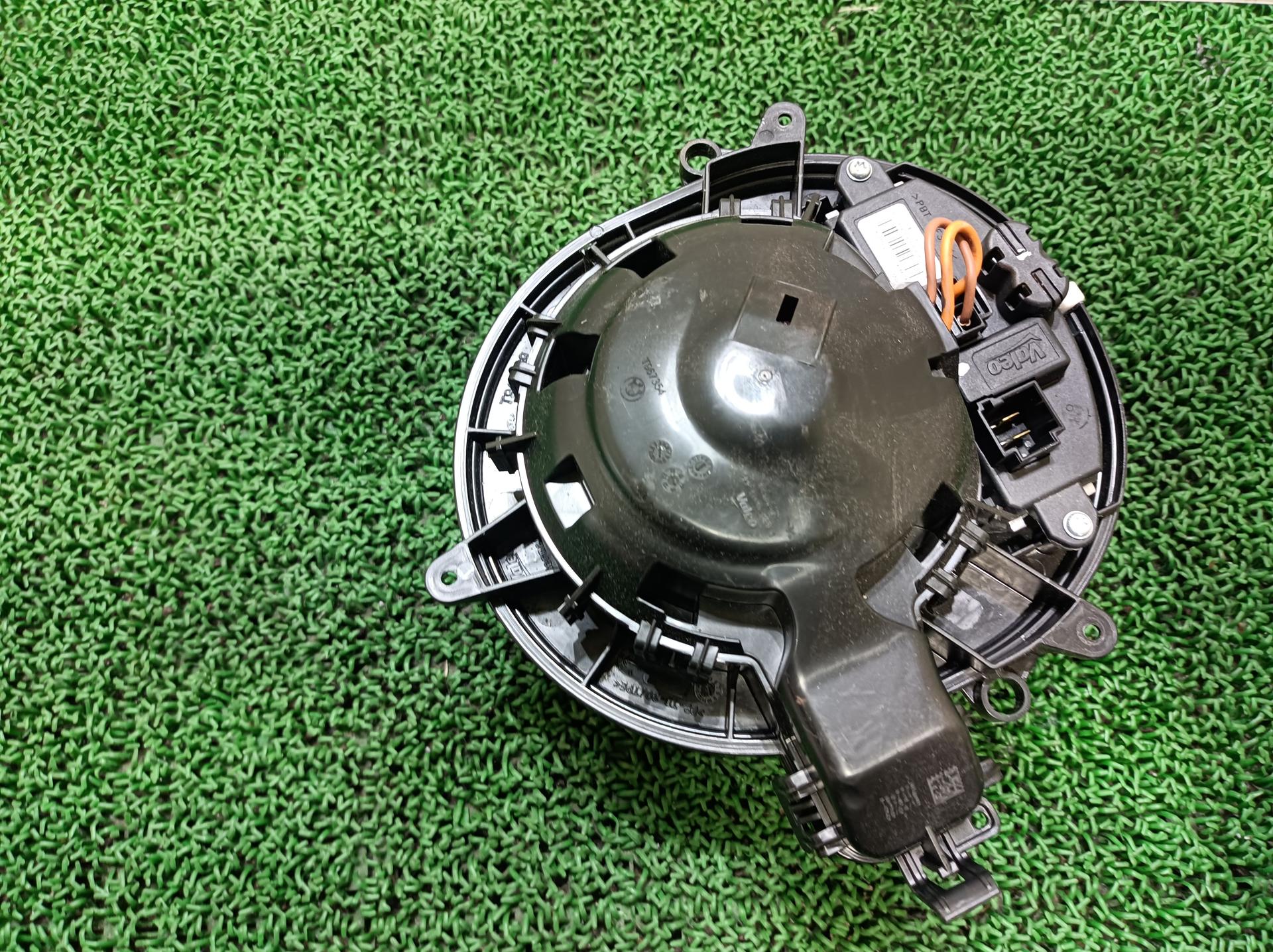 BMW ヒーターブロワーモーター 118i DBA-1R15, 2015