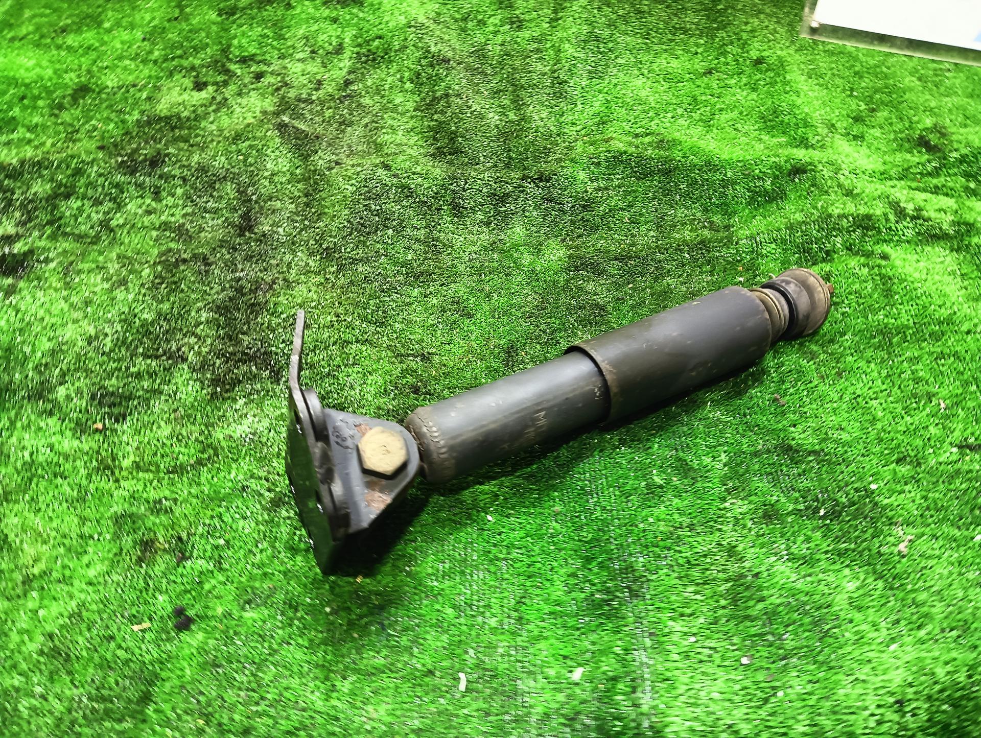三菱 左 フロントショックアブソーバー キャンターガッツ CBF-FB700B, 2005