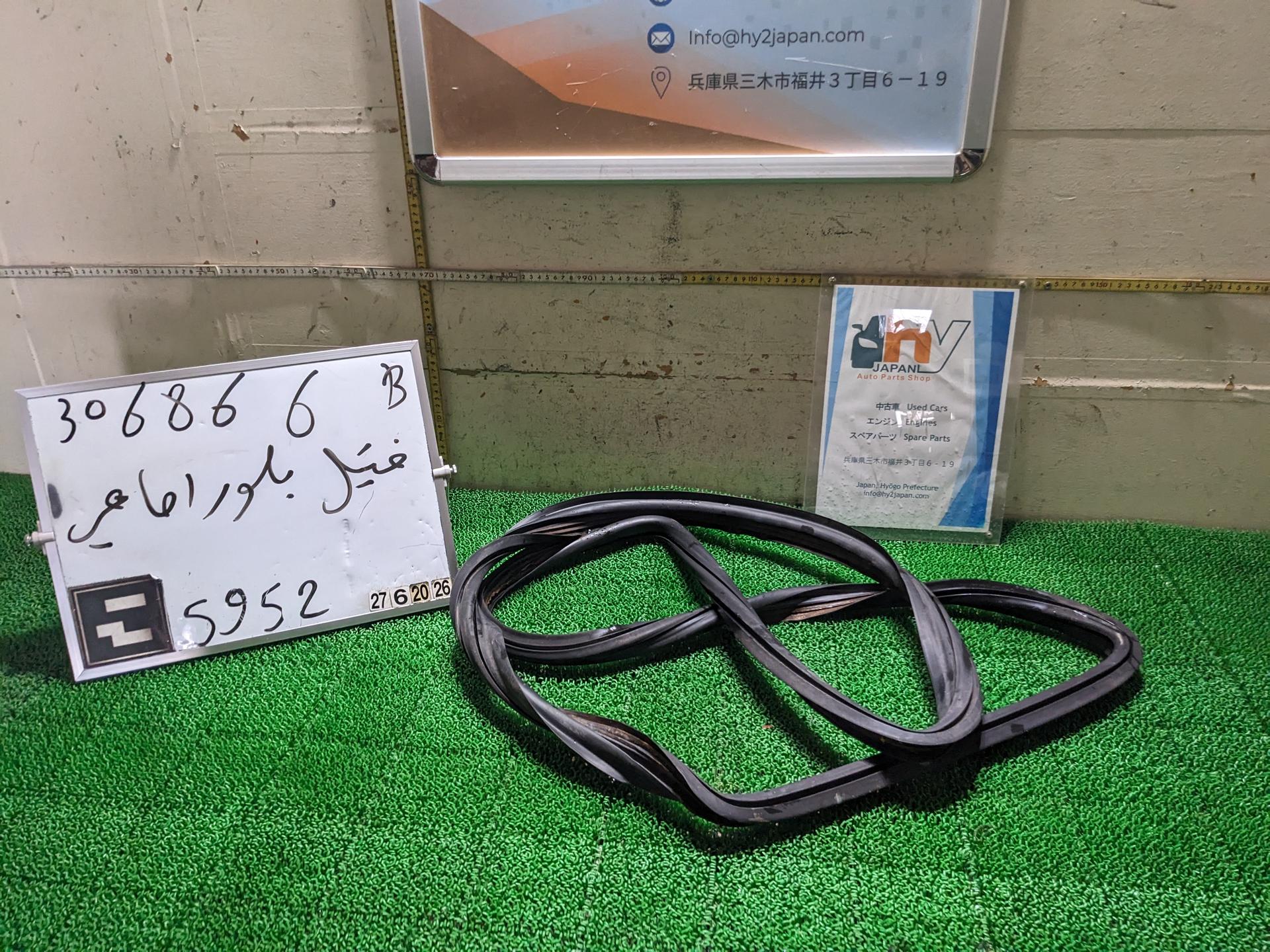 BMW 2002 1972 右 フロントウィンドウウェザーストリップ