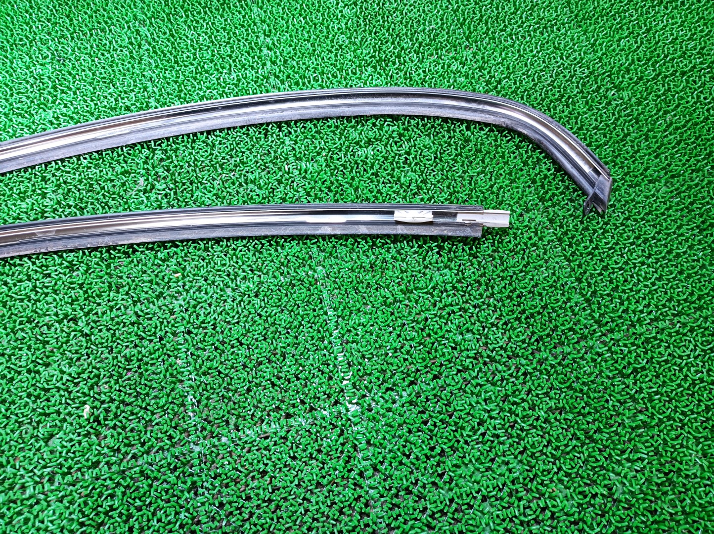 BMW フロントガラスサイドモールディング 左右 ミニクーパー ( R50 ) GH-RA16 2005