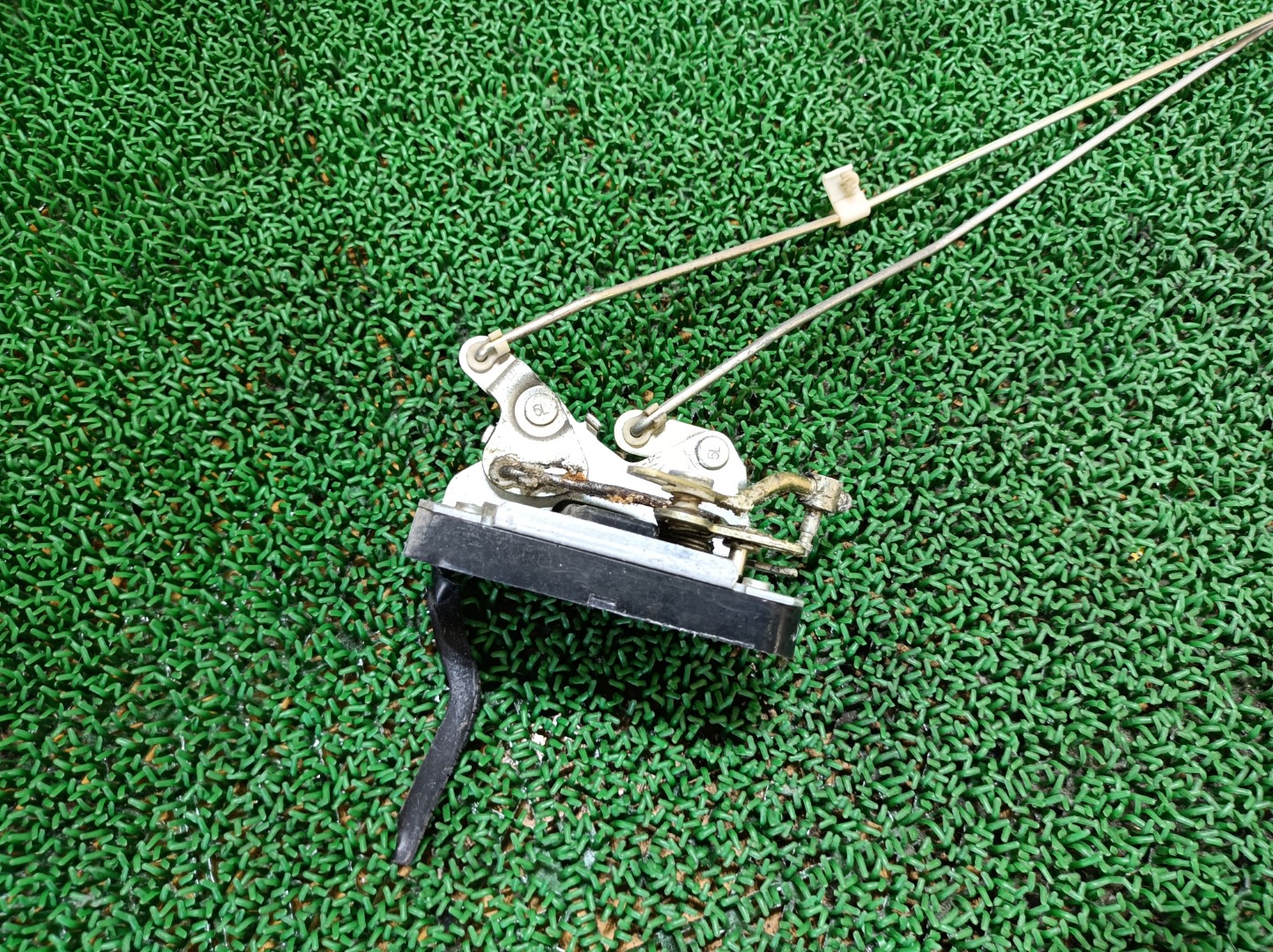 希少 A-MS90 MS90 MS95 RS80 Bタイプ（ハードトップHT） クラウン リアドアロック 右 1975 走行44266㎞ 69330-30080 )
