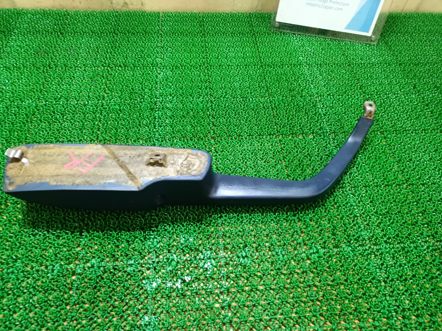 希少 メルセデスベンツ フロントドアアームレスト 右 450E W116 1973