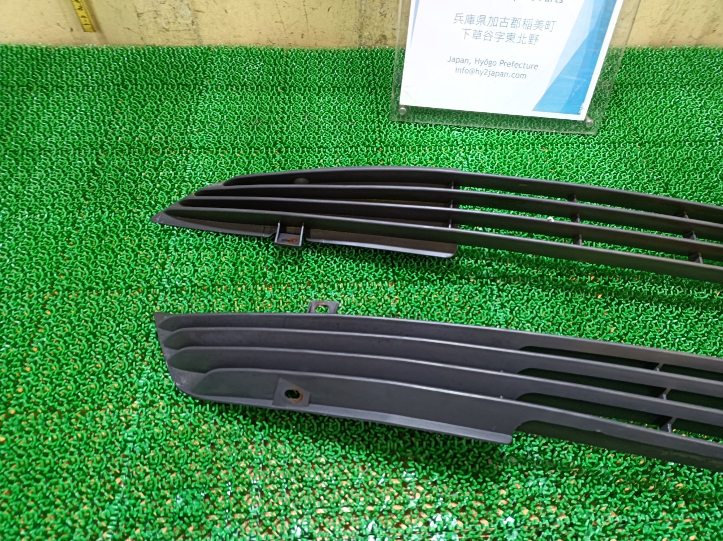 希少 メルセデスベンツ フロントバンパーエアガイド 左右 450E W116 1973
