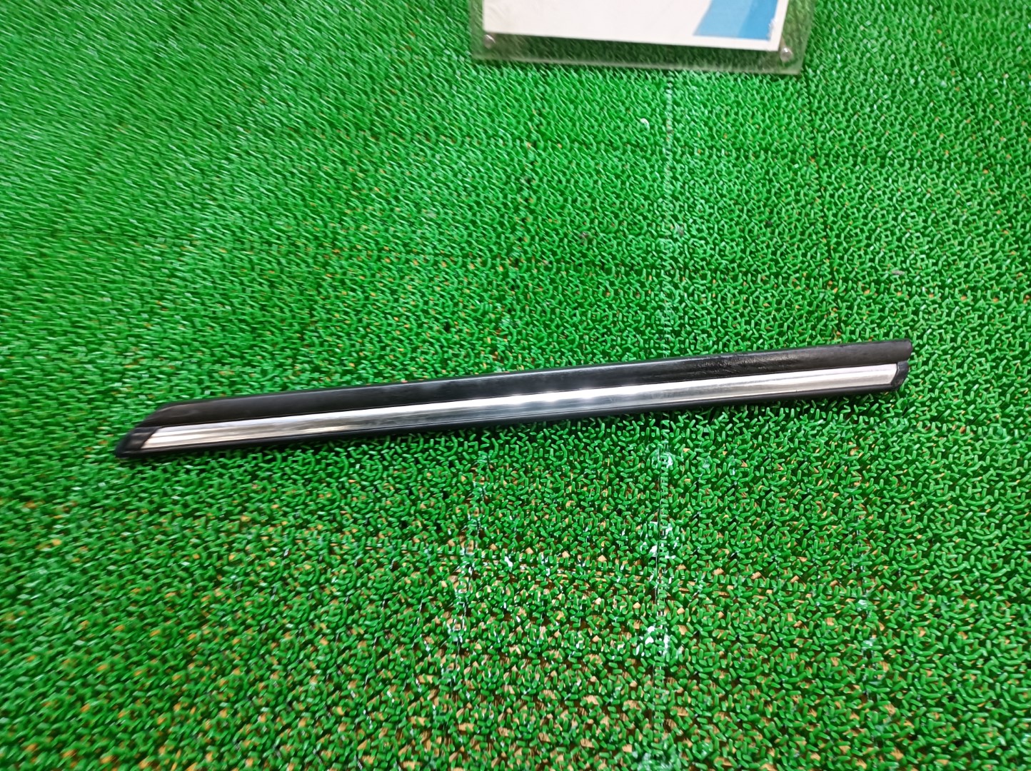 希少 メルセデスベンツ フロントフェンダーモール 右 450E W116 1973