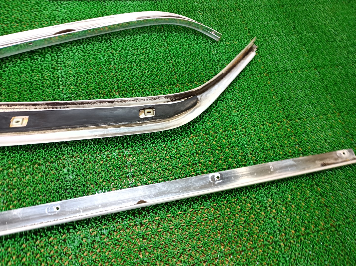希少 メルセデスベンツ ルーフモールディングトリム 左 450E 1973 #hy