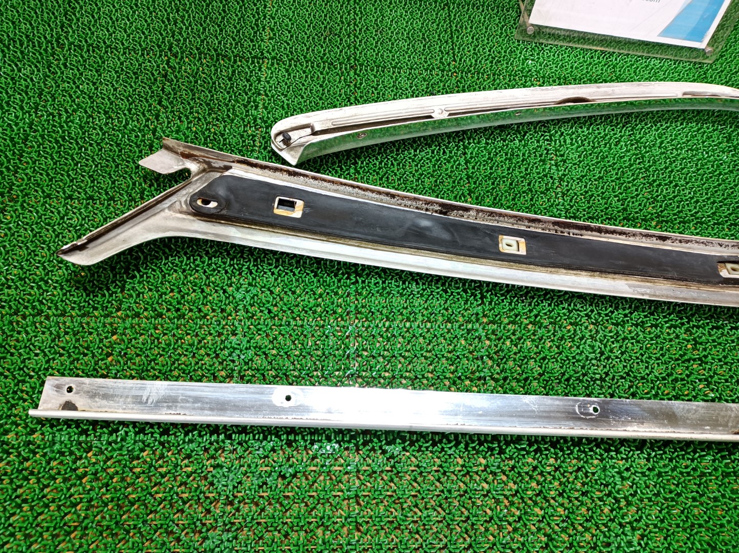 希少 メルセデスベンツ ルーフモールディングトリム 左 450E 1973 #hy