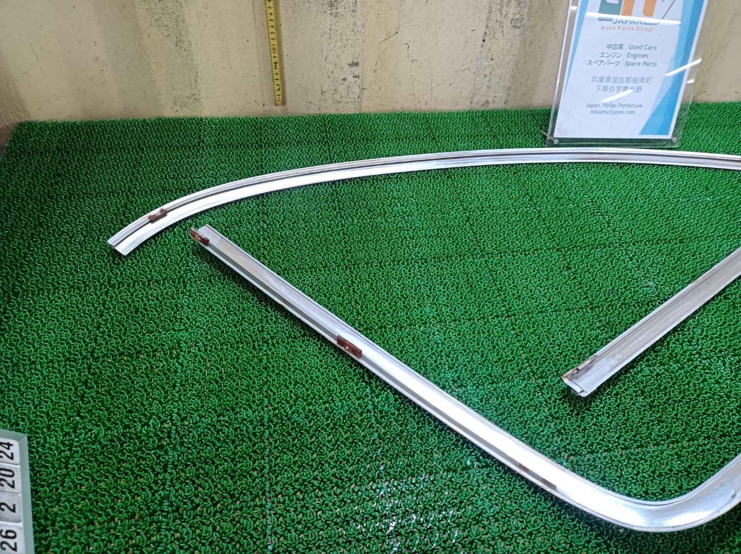 希少 メルセデスベンツ リアフロントガラスモールディング 左右 450E W116 1973 #hy