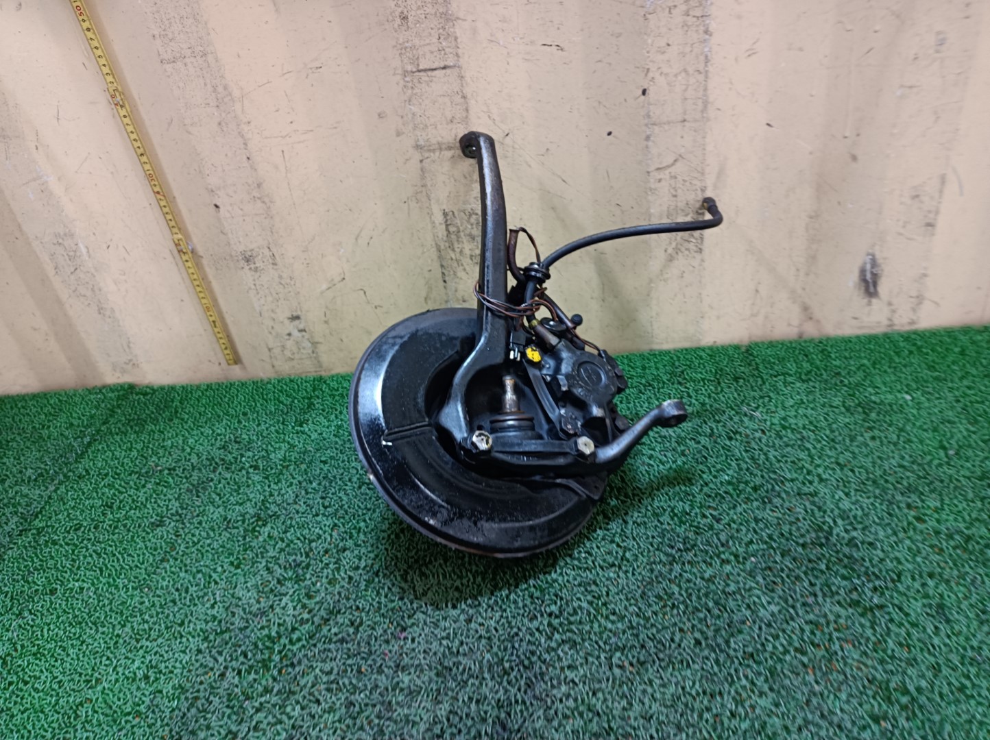 希少 メルセデスベンツ フロントナックルハブ 右 450SE W116 1973