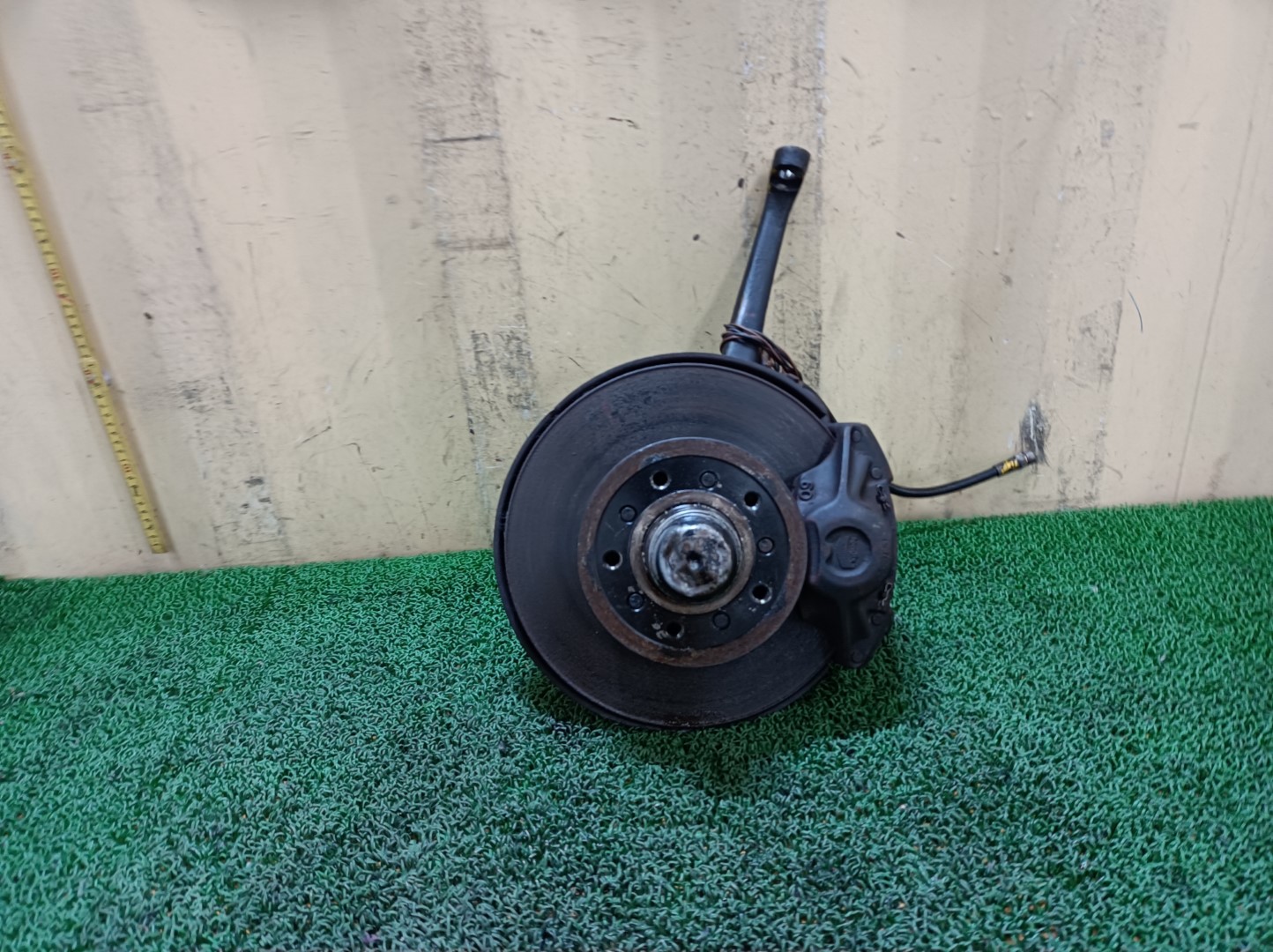 希少 メルセデスベンツ フロントナックルハブ 左 450SE W116 1973