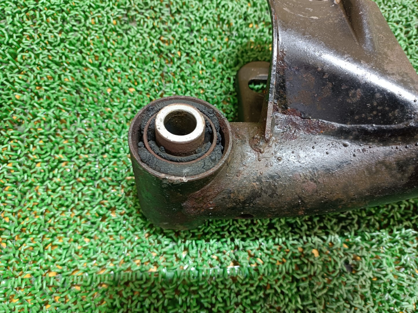 希少 メルセデスベンツ フロントクロスメンバー 450SE W116 1973
