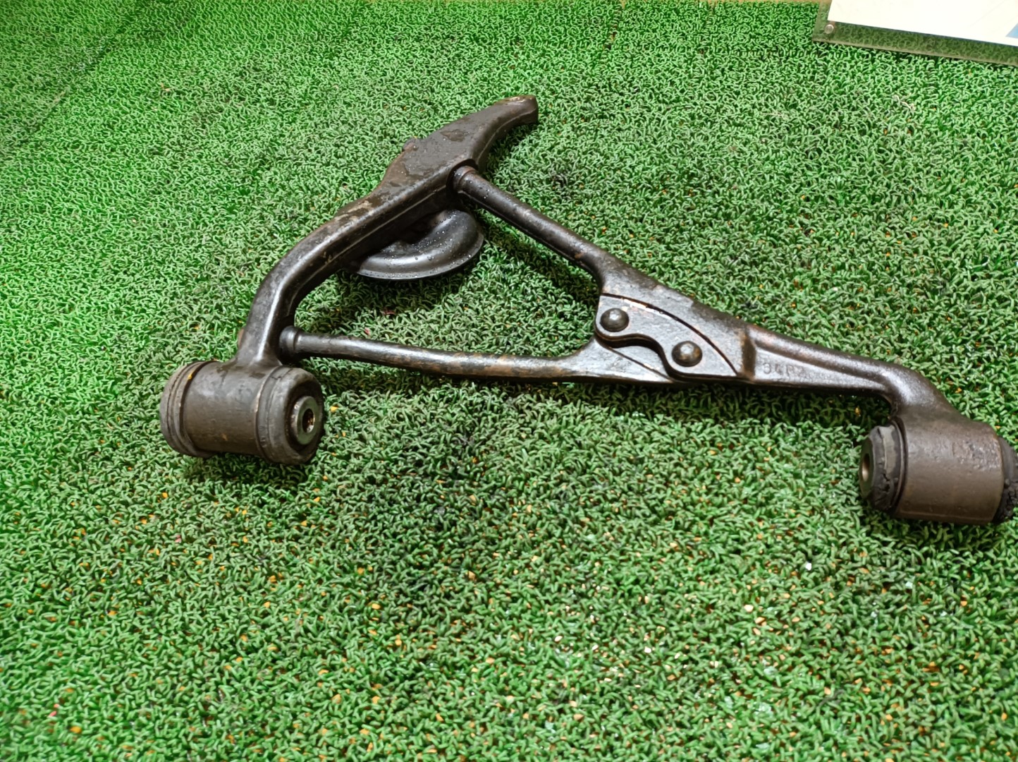 希少 メルセデスベンツ フロントコントロールアーム 左 450SE W116 1973