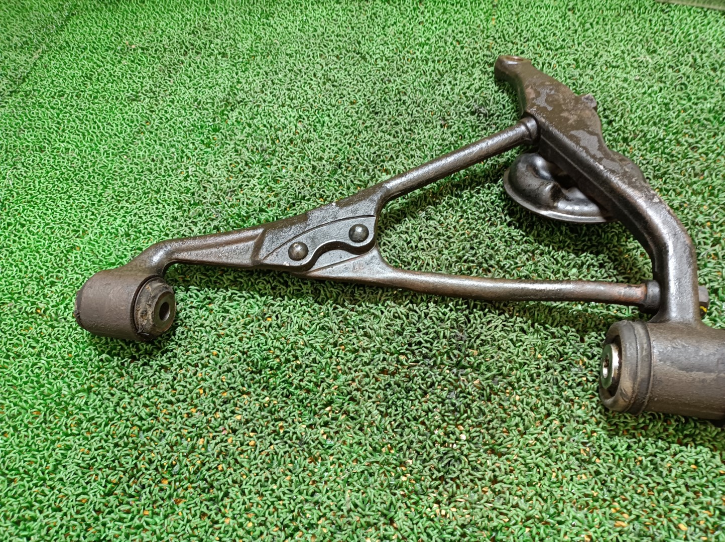 希少 メルセデスベンツ フロントコントロールアーム 右 450SE W116 1973