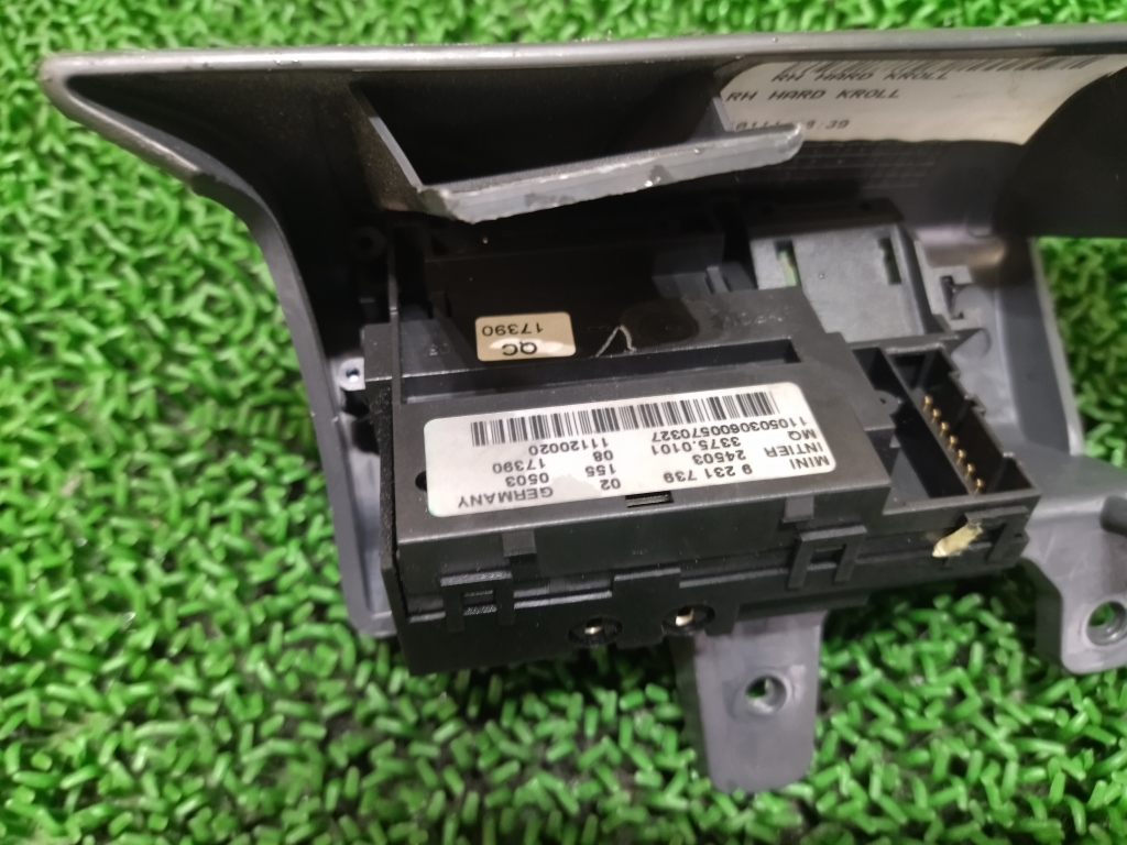 ミニ エンジンスタートスイッチ ワン DBA-SR16 SR16 2011