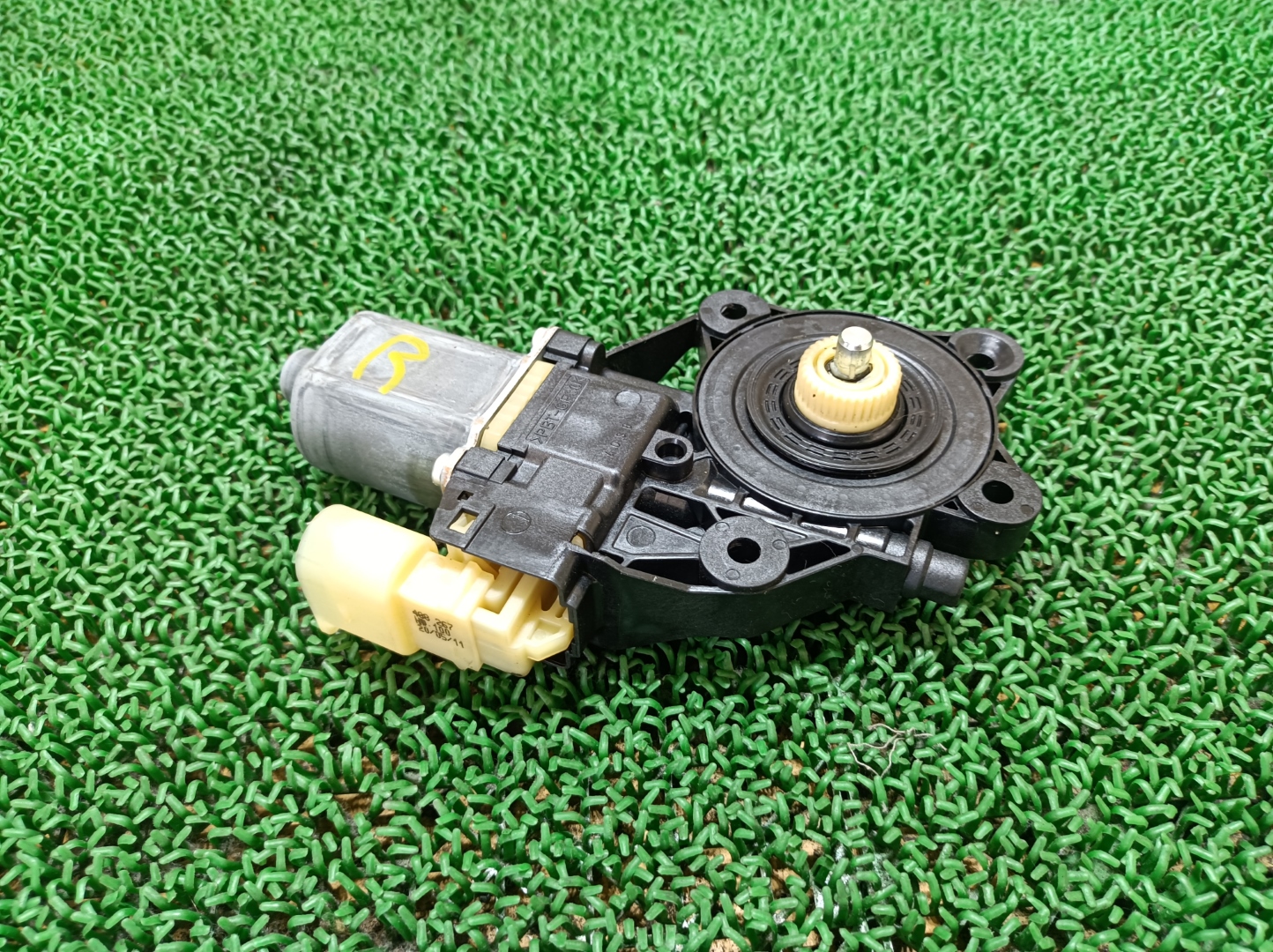 ミニ フロントウィンドウレギュレータモーター 右 クーパーS DBA-ZG16 ZG16 ミニ / R56 ミニ カブリオ / R57 ミニクーペ / R58 ミニ ロードスター /R59 2011