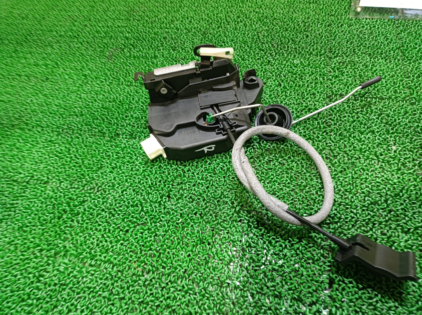 ミニ フロントドアロック 右 クーパー S ABA-MF16S MF16S ミニ クラブマン / R55 ミニ カブリオ / R57 2007