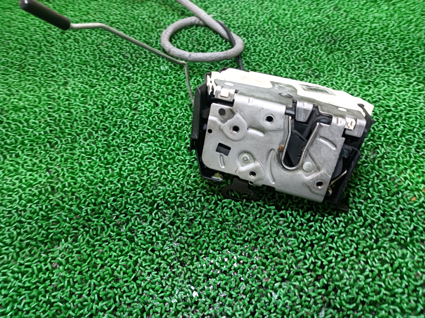 ミニ フロントドアロック 左 クーパー S ABA-MF16S MF16S ミニ クラブマン / R55 ミニ カブリオ / R57 2007