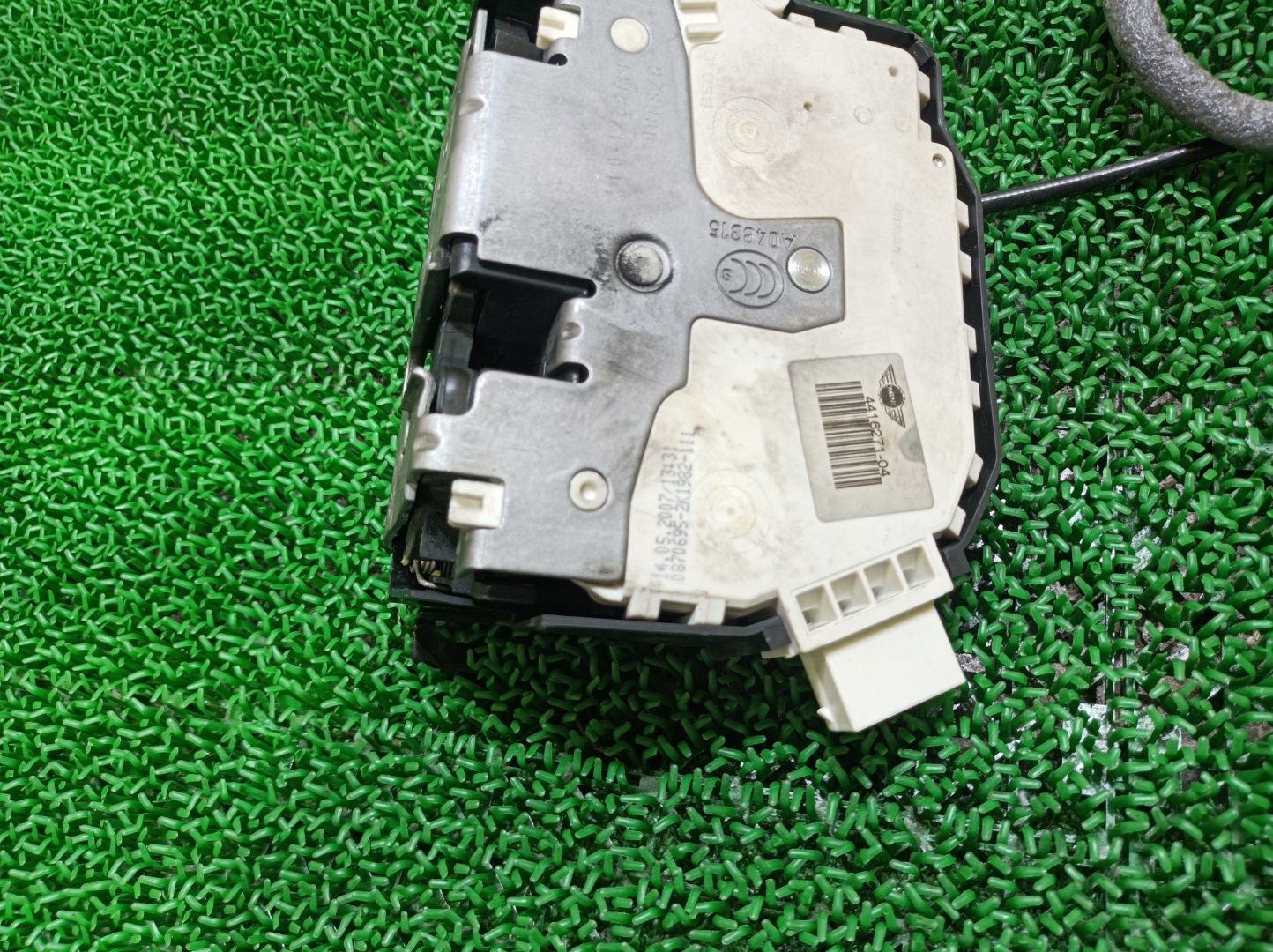 ミニ フロントドアロック 左 クーパー S ABA-MF16S MF16S ミニ クラブマン / R55 ミニ カブリオ / R57 2007