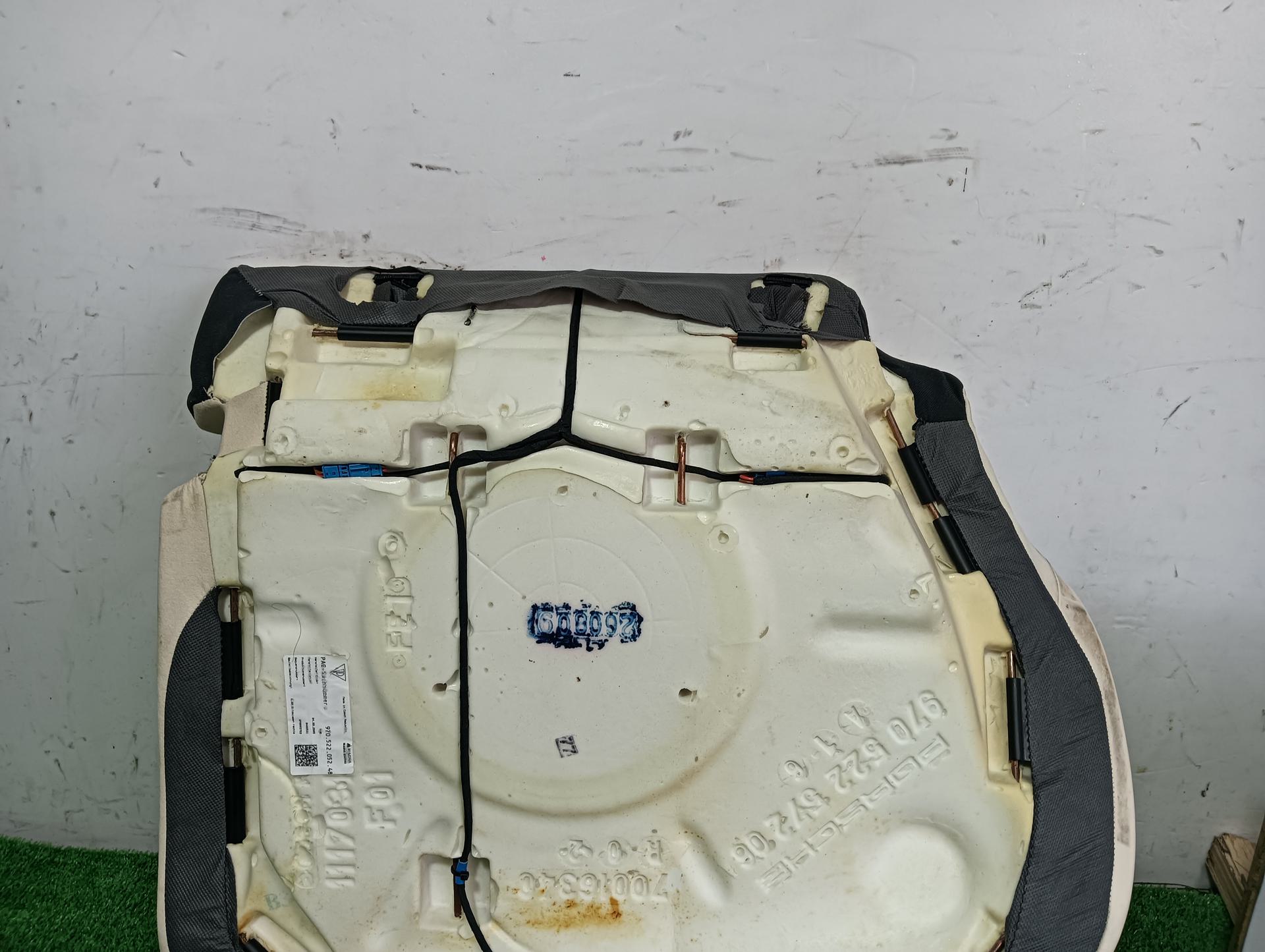 ポルシェ リアシートクッション 右 パナメーラ 4S ABA-970M48A 970M48A 2010