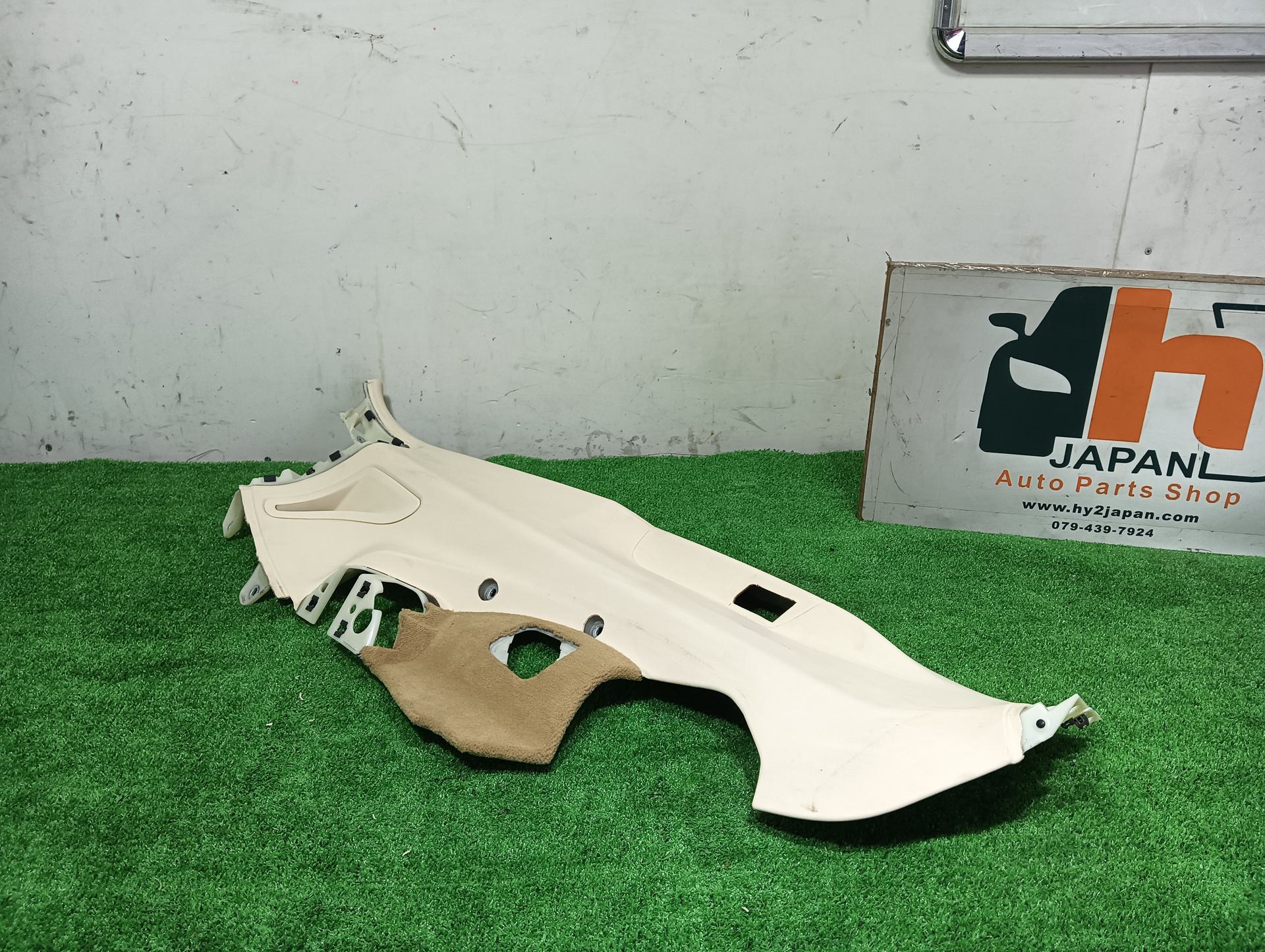ポルシェ リアピラーガーニッシュカバー 左 パナメーラ 4S ABA-970M48A 970M48A 2010