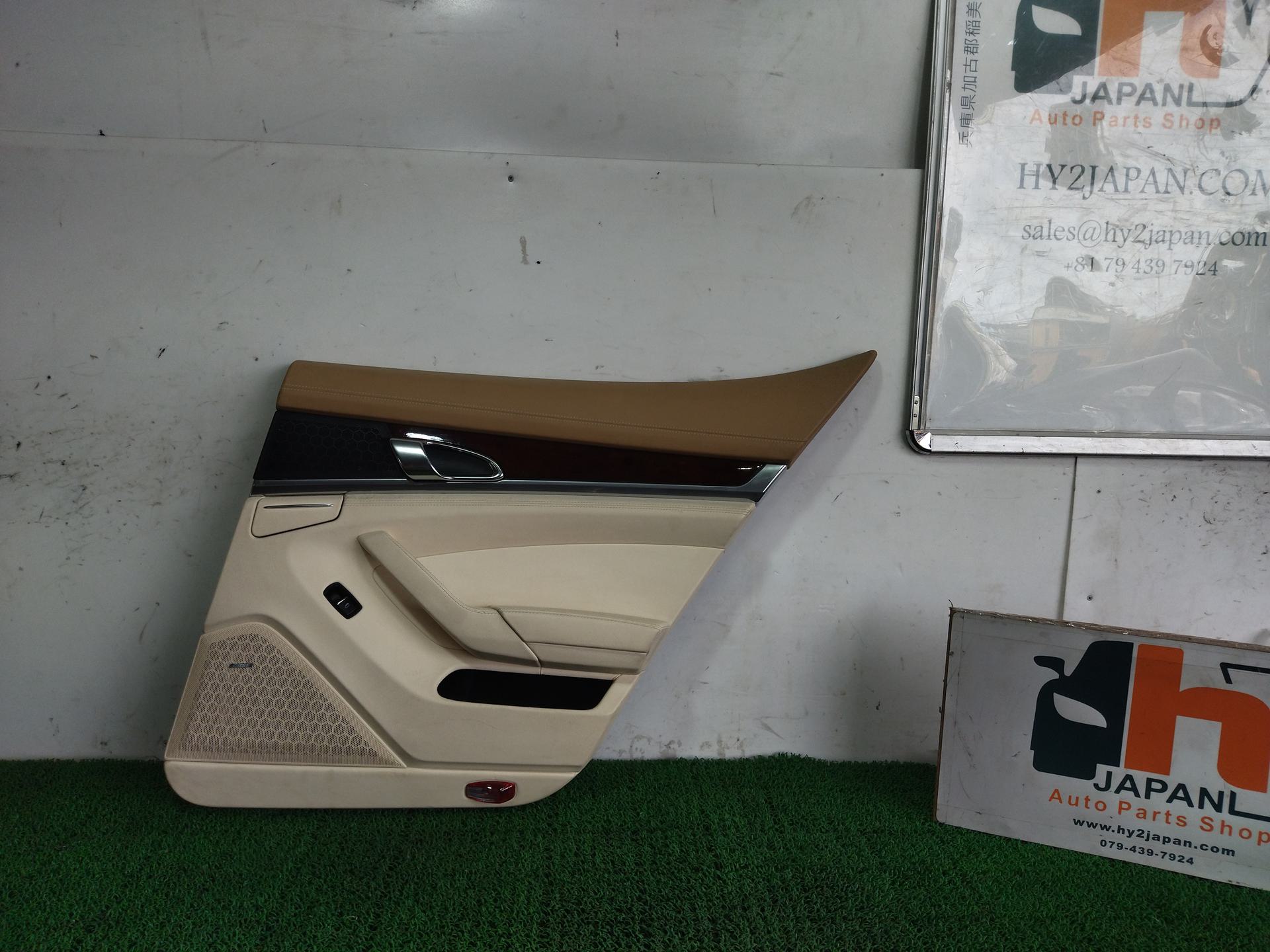 ポルシェ リアドアトリム 右 パナメーラ 4S ABA-970M48A 970M48A 2010