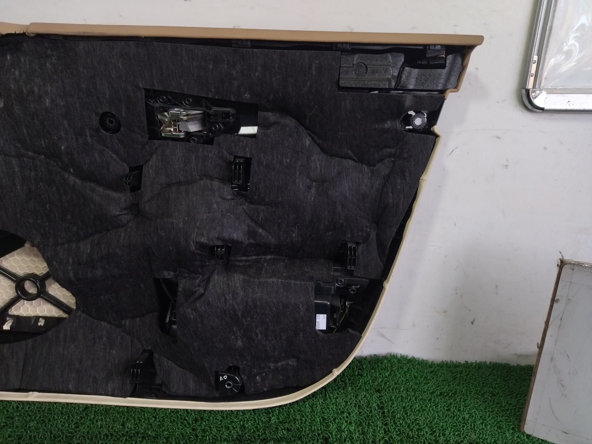 ポルシェ フロントドアトリム 左 パナメーラ 4S ABA-970M48A 970M48A 2010