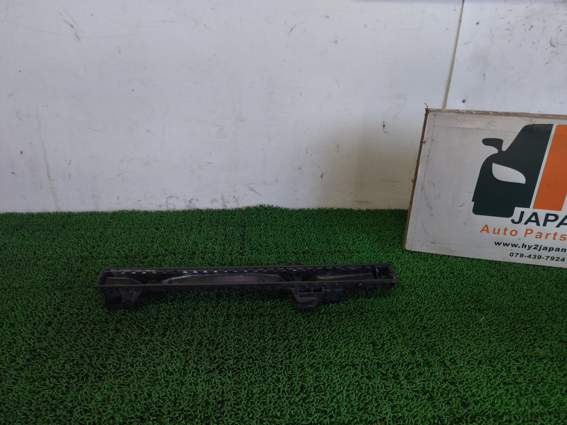 ポルシェ ラジエーターサポート 右 パナメーラ 4S ABA-970M48A 970M48A 2010