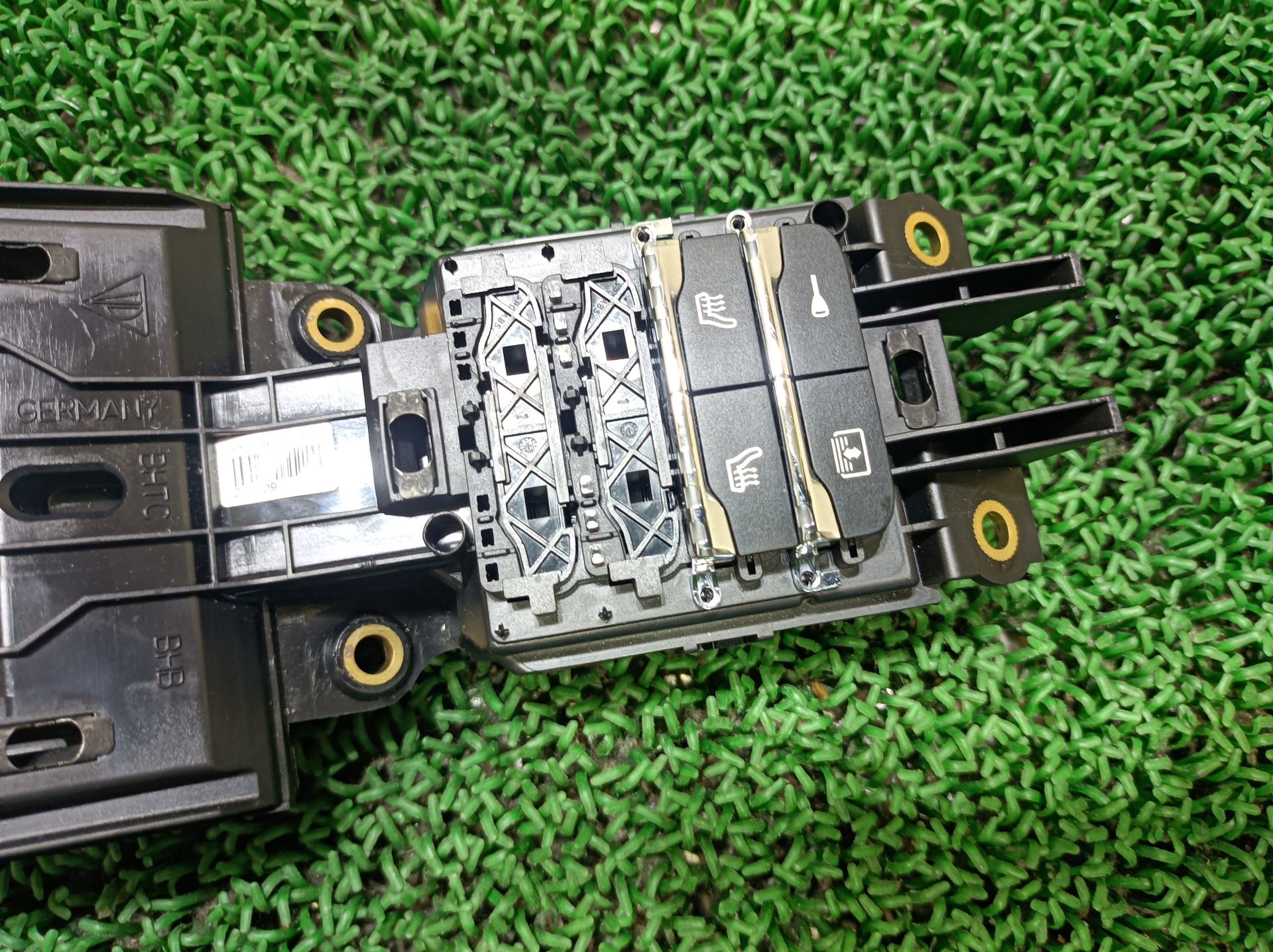 ポルシェ シートヒータースイッチ パナメーラ 4S ABA-970M48A 970M48A 2010