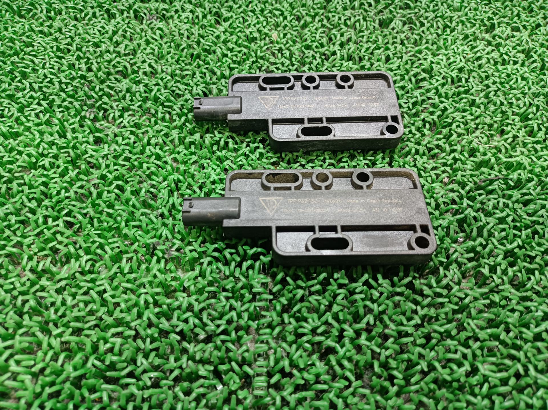 ポルシェ キーレスエントリーアンテナ パナメーラ 4S ABA-970M48A 970M48A ポルシェ カイエン 958 2010