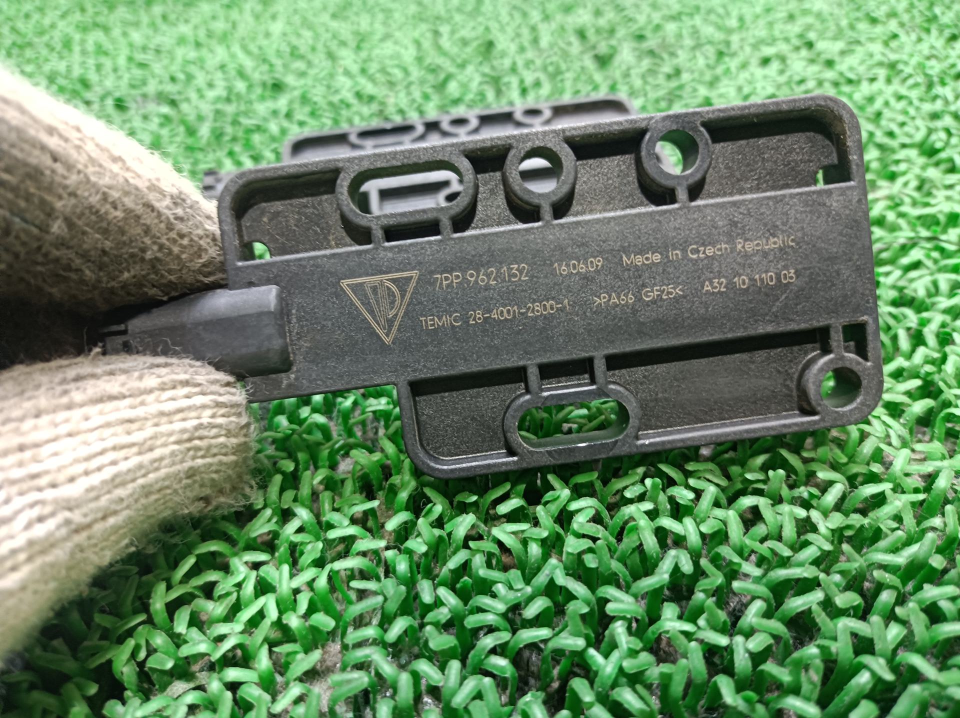 ポルシェ キーレスエントリーアンテナ パナメーラ 4S ABA-970M48A 970M48A ポルシェ カイエン 958 2010