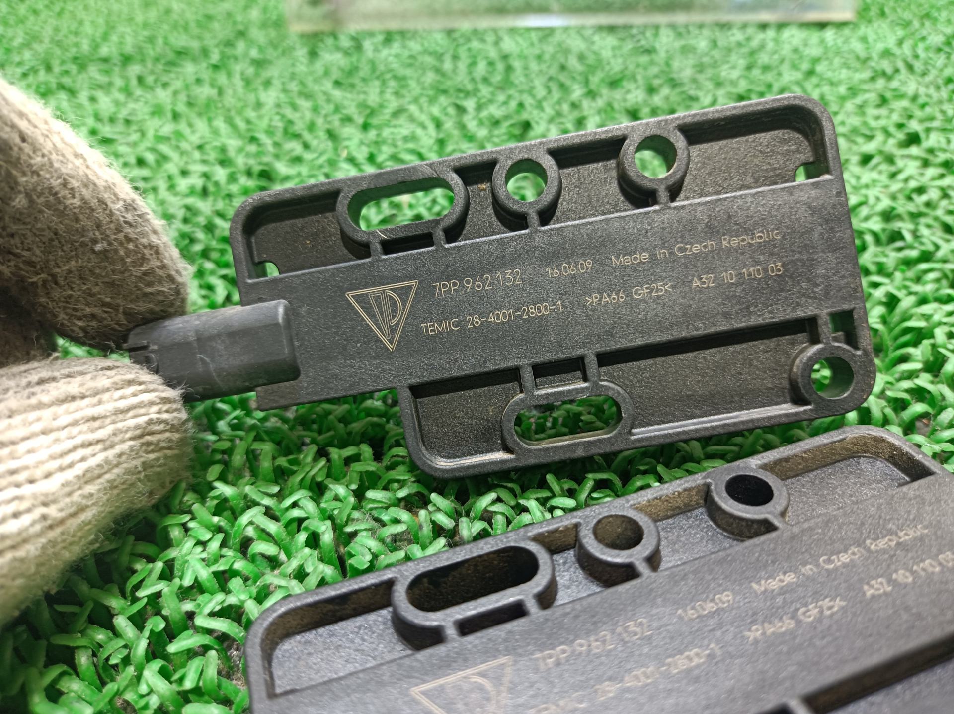 ポルシェ キーレスエントリーアンテナ パナメーラ 4S ABA-970M48A 970M48A ポルシェ カイエン 958 2010