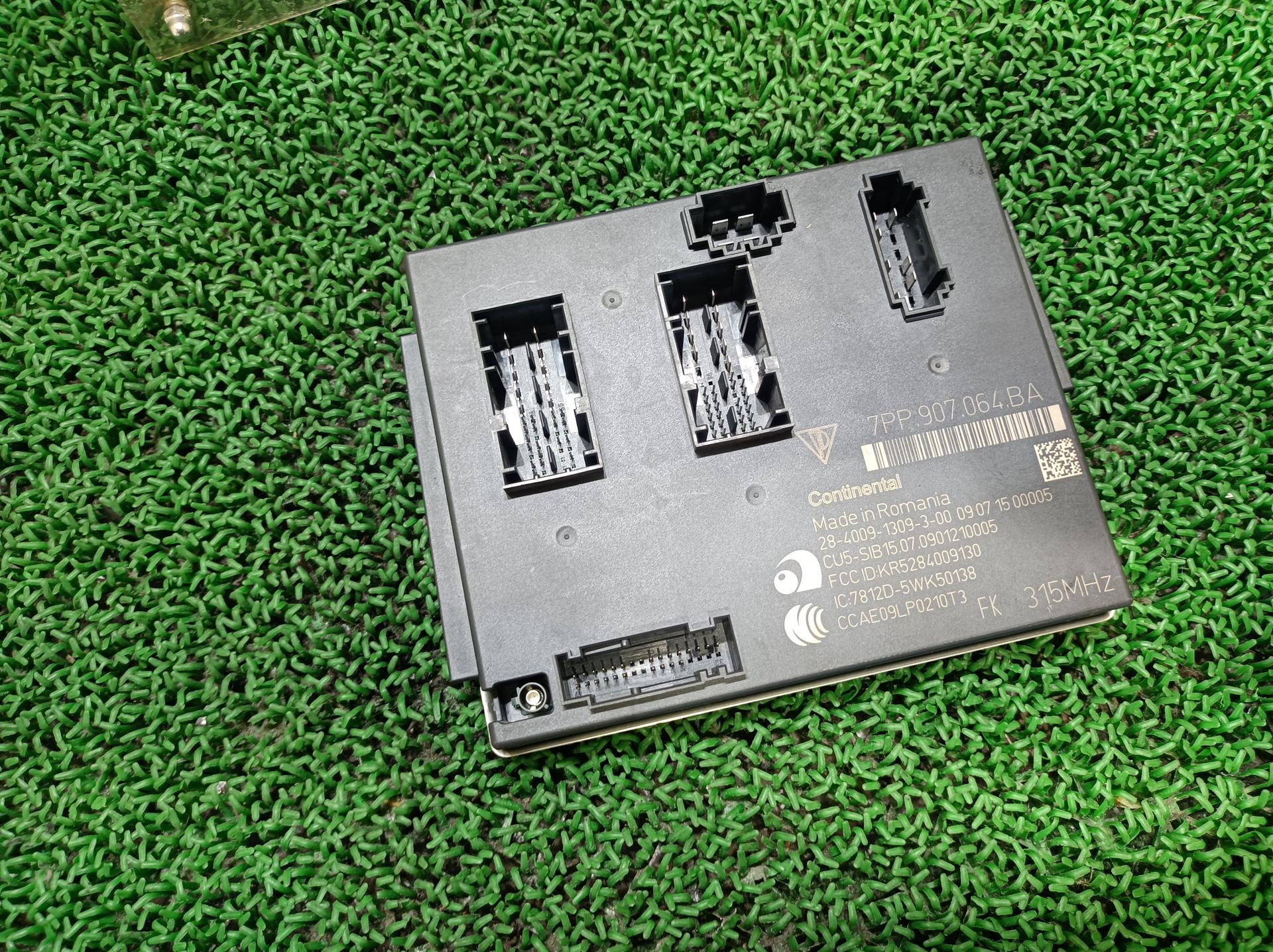 ポルシェ BCM コンピューター パナメーラ 4S ABA-970M48A 970M48A 2010