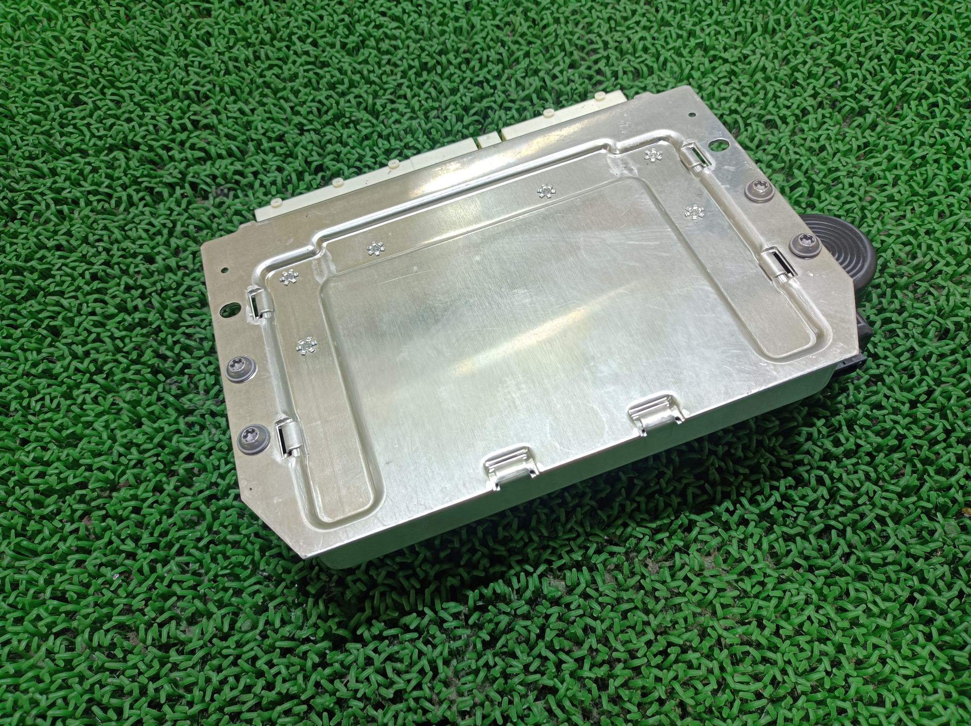 ポルシェ エアサスペンションコントロールモジュール パナメーラ 4S ABA-970M48A 970M48A 2010