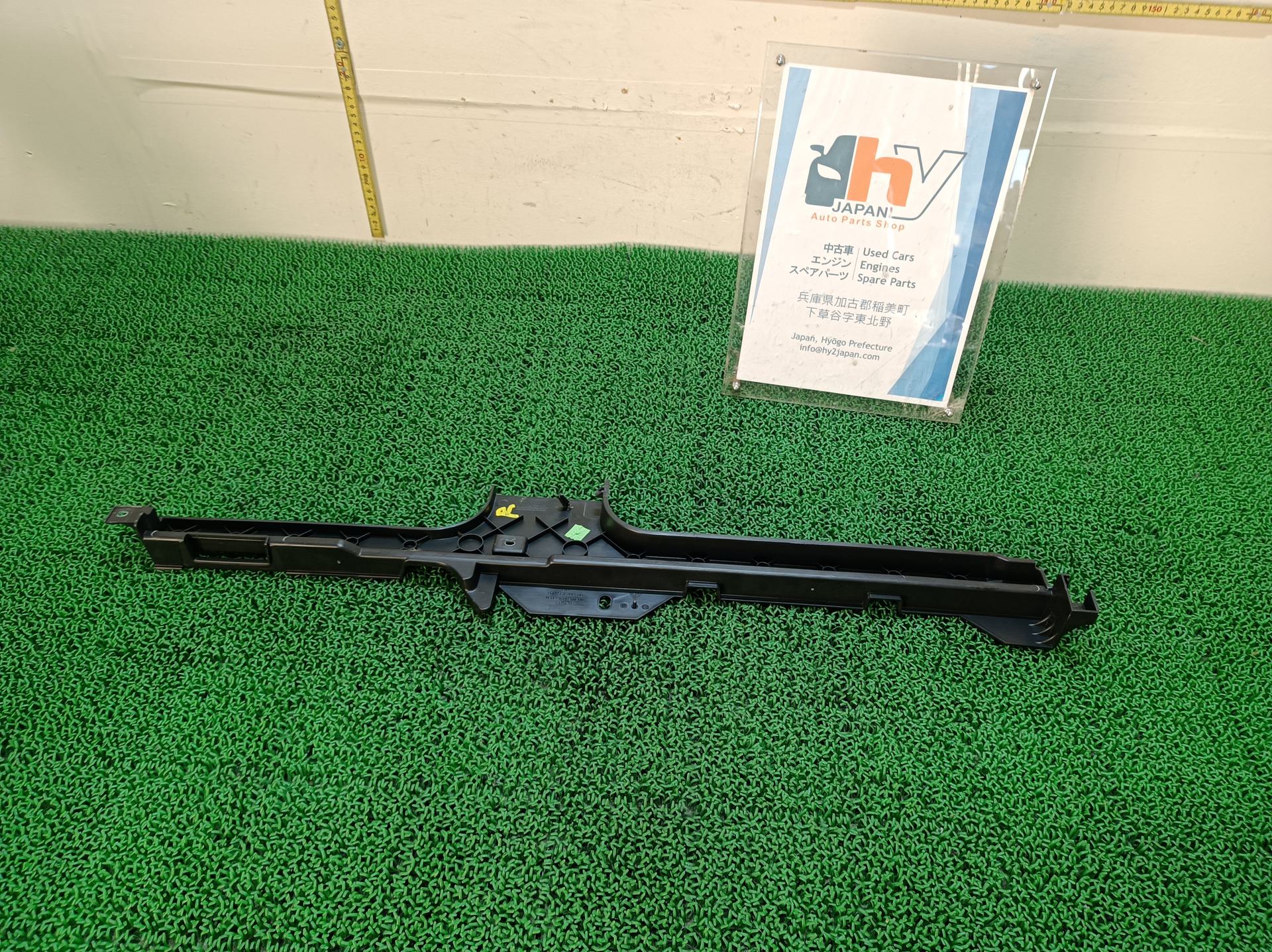 ポルシェ トランクトリム 右 パナメーラ 4S ABA-970M48A 970M48A 2010
