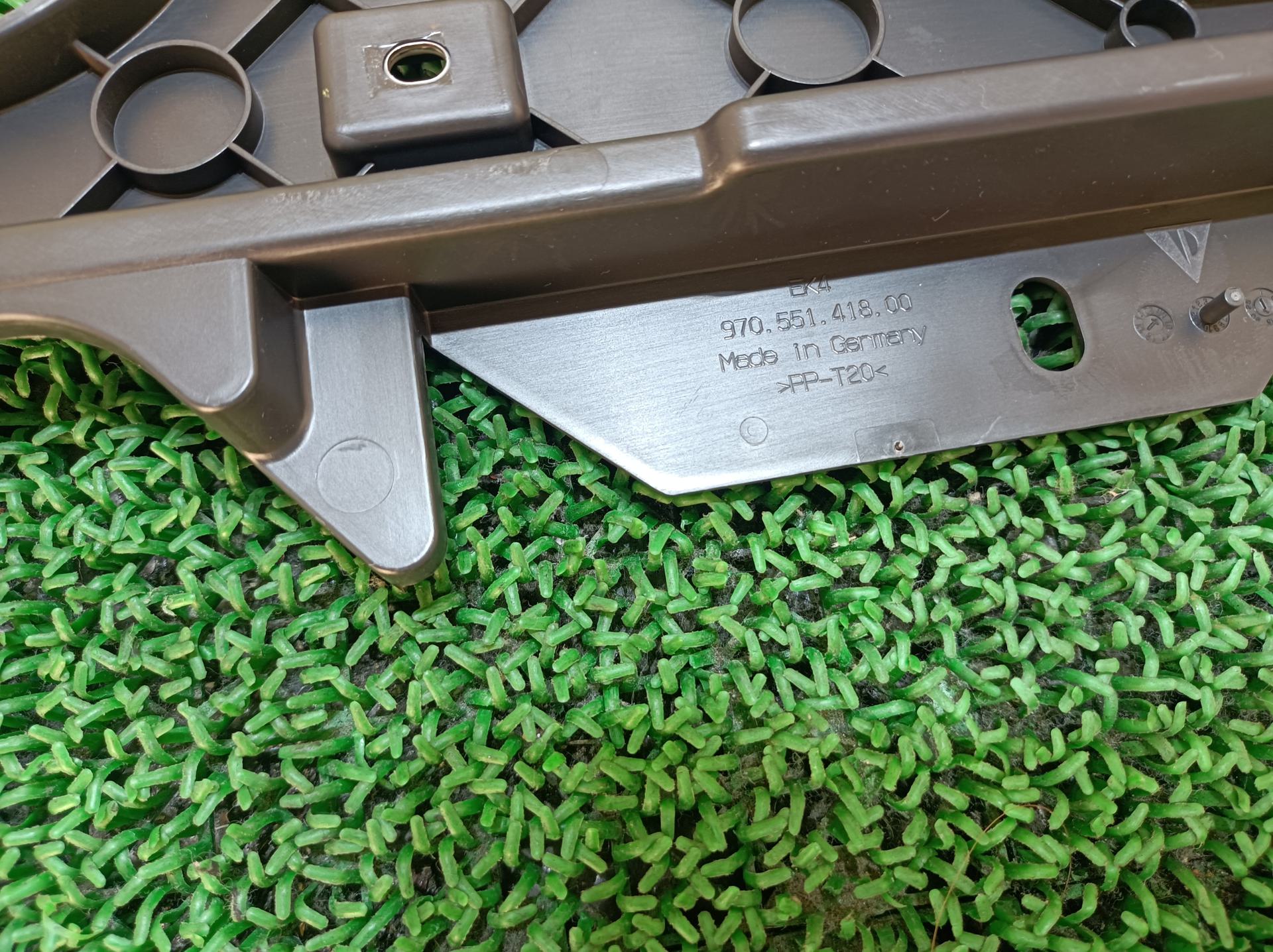 ポルシェ トランクトリム 右 パナメーラ 4S ABA-970M48A 970M48A 2010