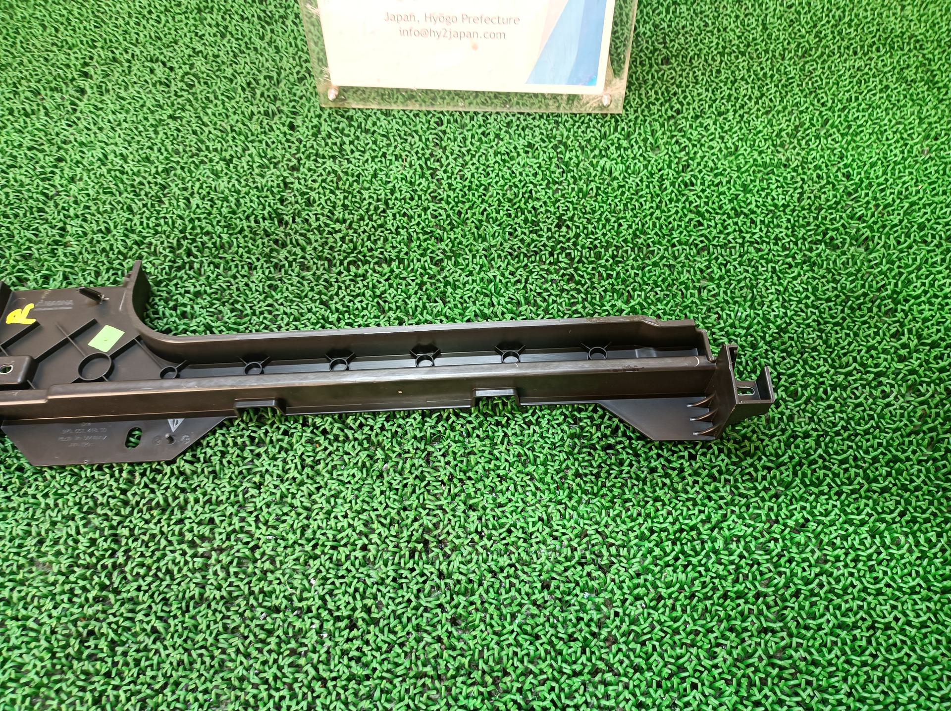 ポルシェ トランクトリム 右 パナメーラ 4S ABA-970M48A 970M48A 2010