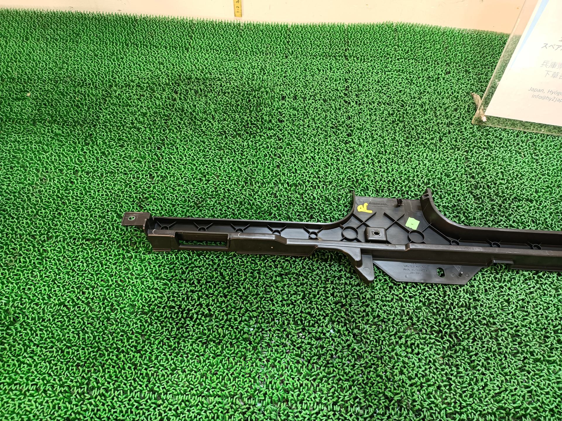 ポルシェ トランクトリム 右 パナメーラ 4S ABA-970M48A 970M48A 2010