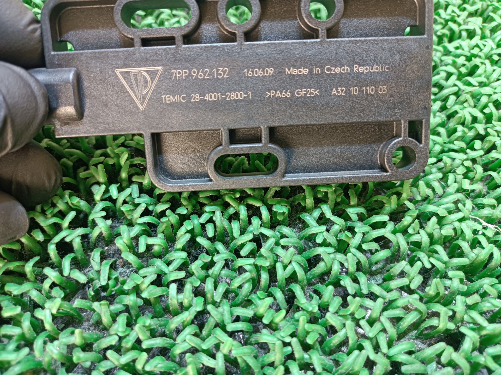 ポルシェ キーレスエントリーアンテナ パナメーラ 4S ABA-970M48A 970M48A ポルシェ カイエン 958 2010