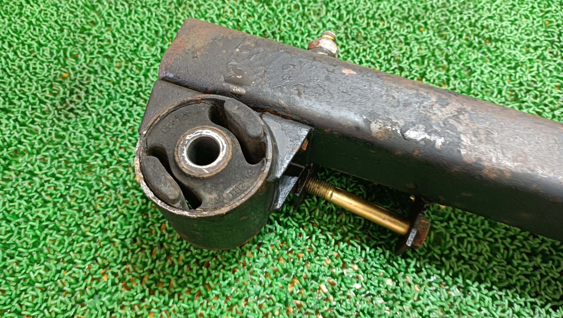 BMW リアクロスメンバー 1502 - 2002tti 走行 49156 Km 1976