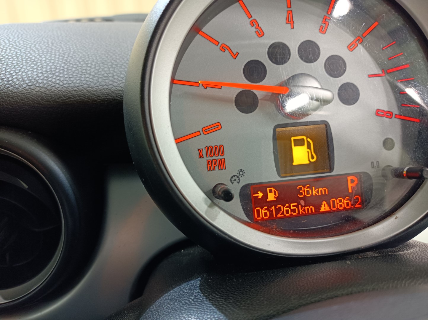 BMW ミニ ミニワン R56 コンソールボックス ABA-ME14 2007