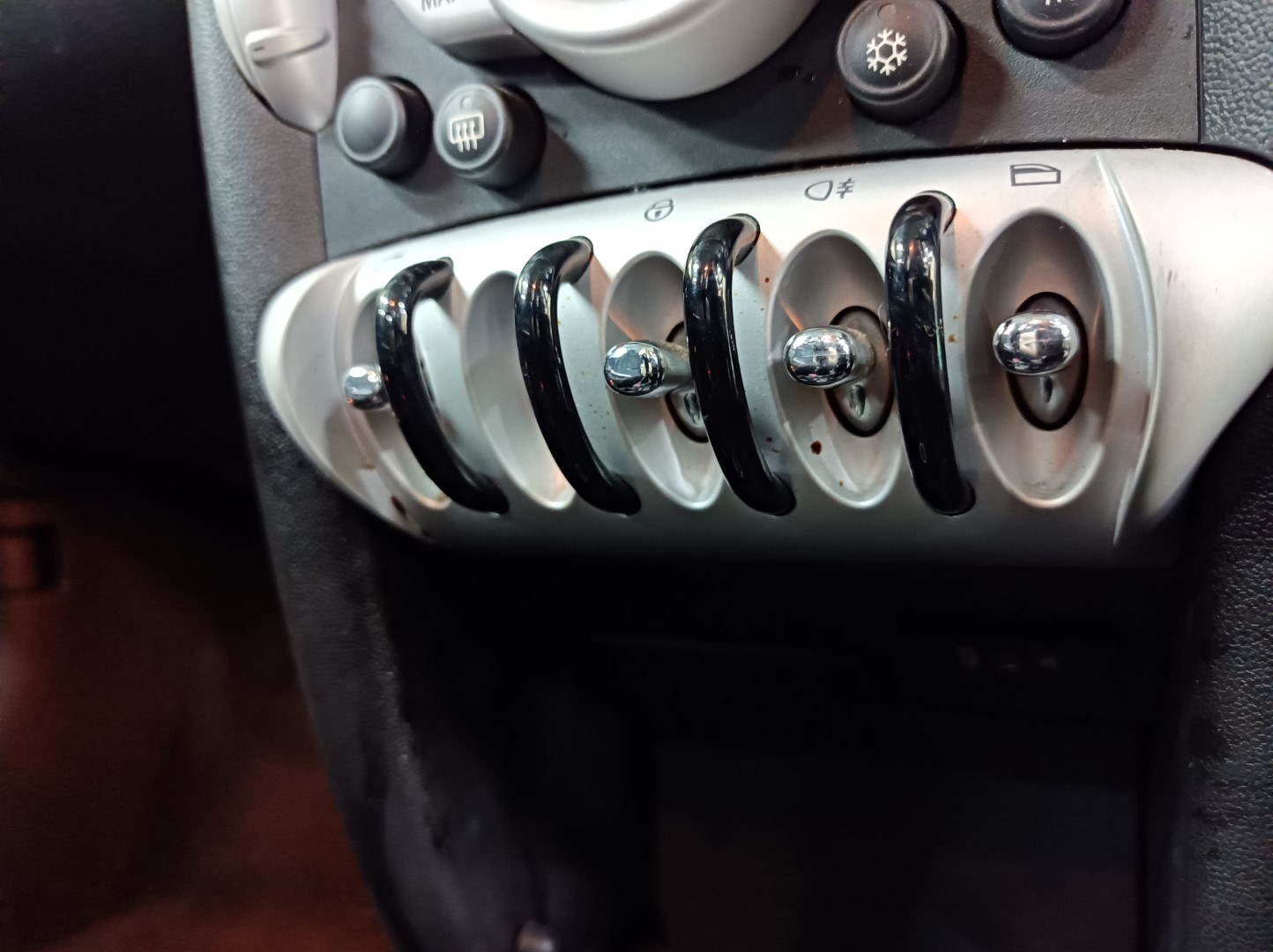 BMW ミニ ミニワン R56 エアコンスイッチ ABA-ME14 2007