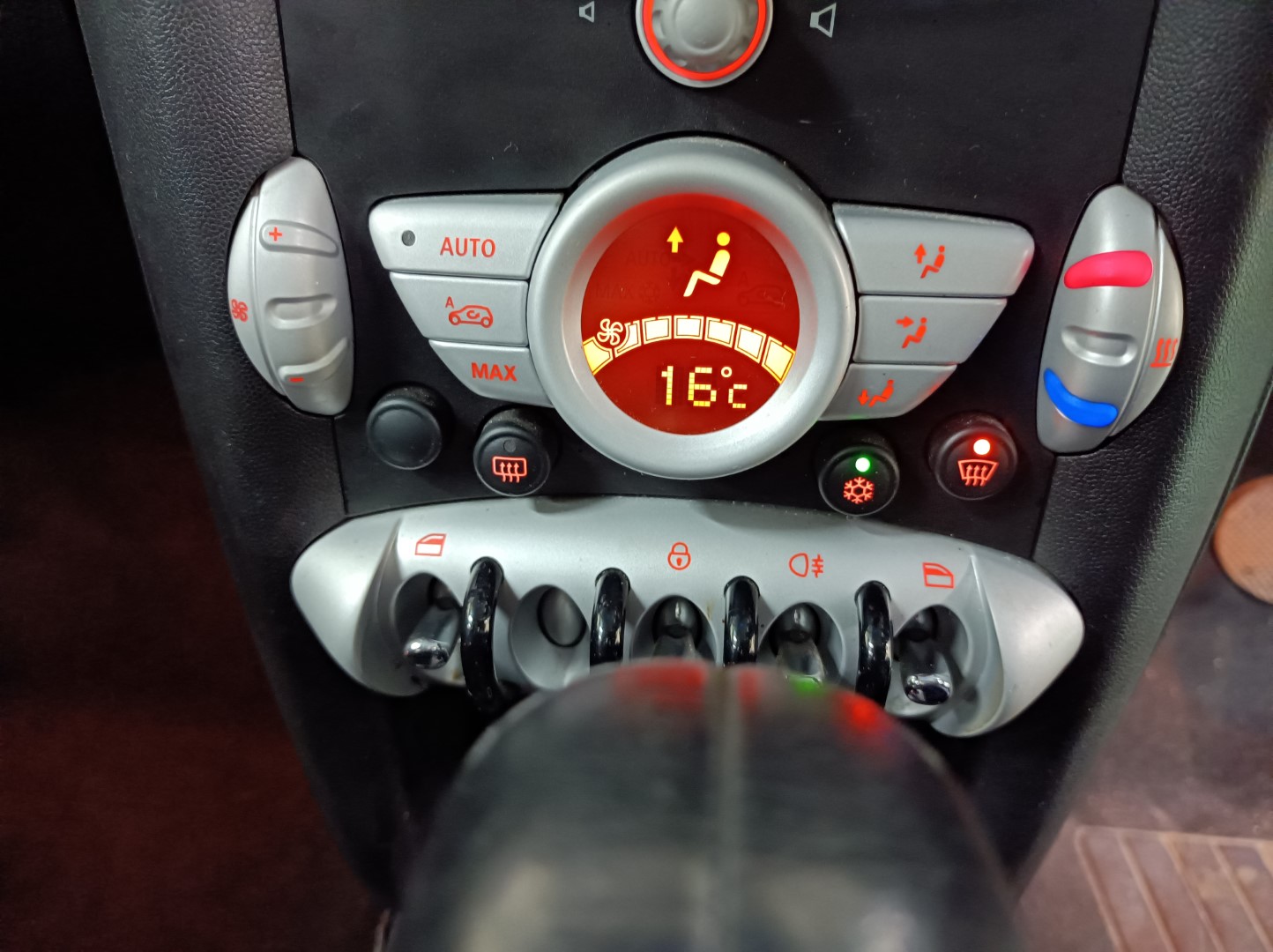 BMW ミニ ミニワン R56 エアコンスイッチ ABA-ME14 2007