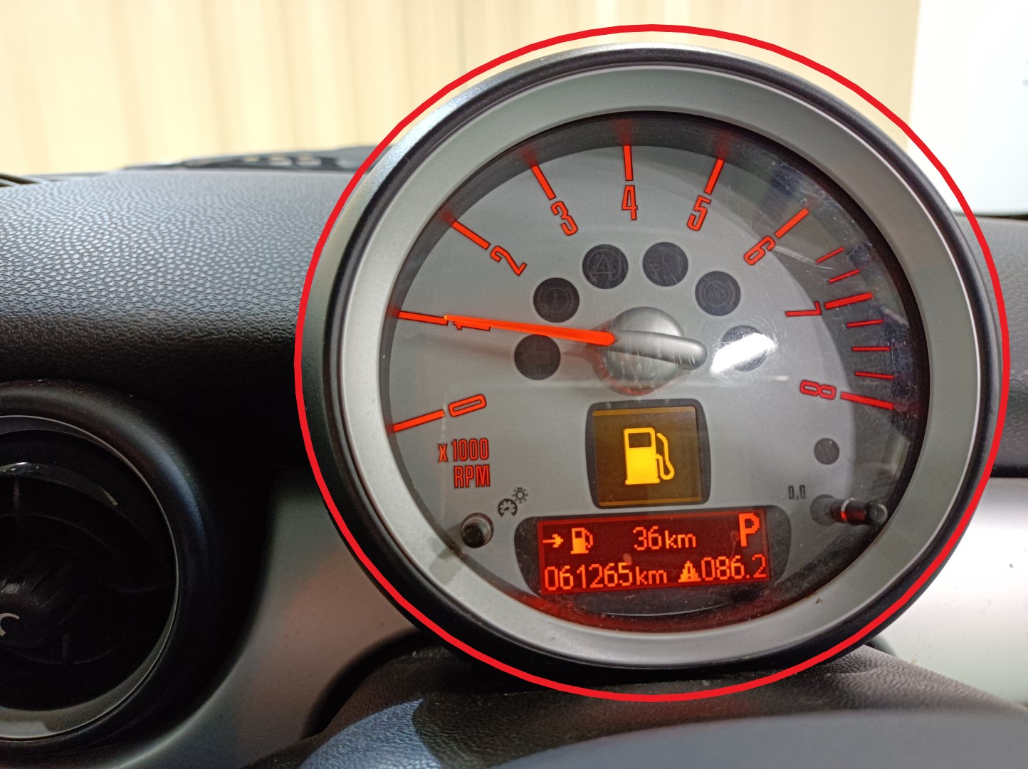 BMW ミニ ミニワン R56 タコメーター 走行距離 61265 km ABA-ME14 2007