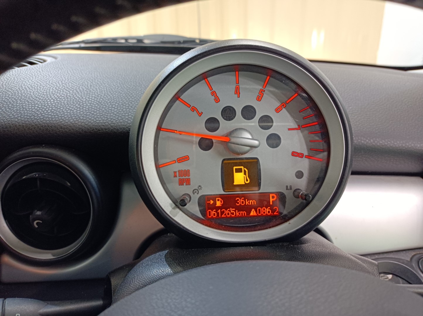 BMW ミニ ミニワン R56 タコメーター 走行距離 61265 km ABA-ME14 2007