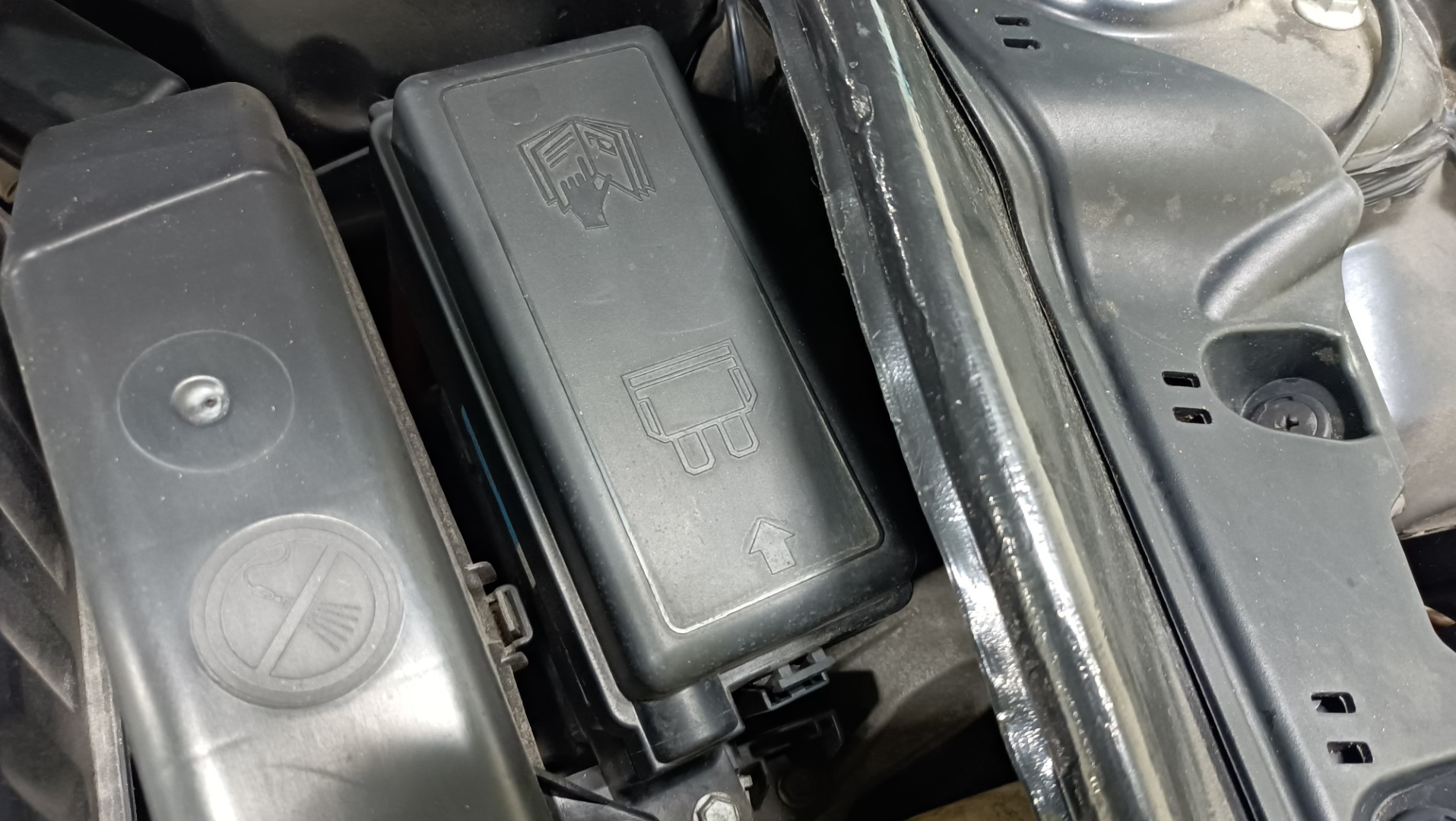 BMW ミニ ヒューズボックス クーパークラブマン DBA-ZF16 ( R55 ) 2012