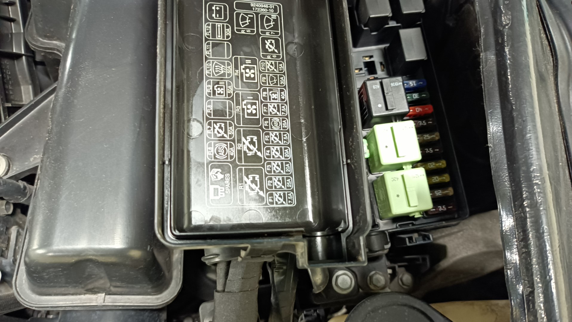 BMW ミニ ヒューズボックス クーパークラブマン DBA-ZF16 ( R55 ) 2012