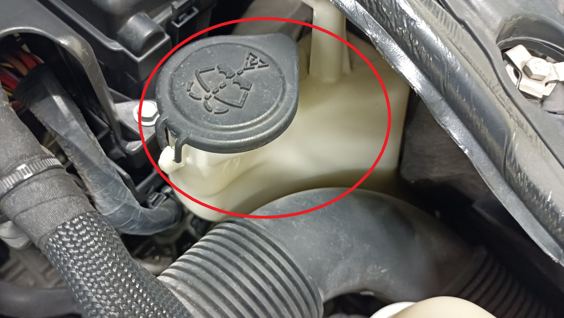 BMW ミニ ウォッシャータンク クーパークラブマン DBA-ZF16 ( R55 ) 2012
