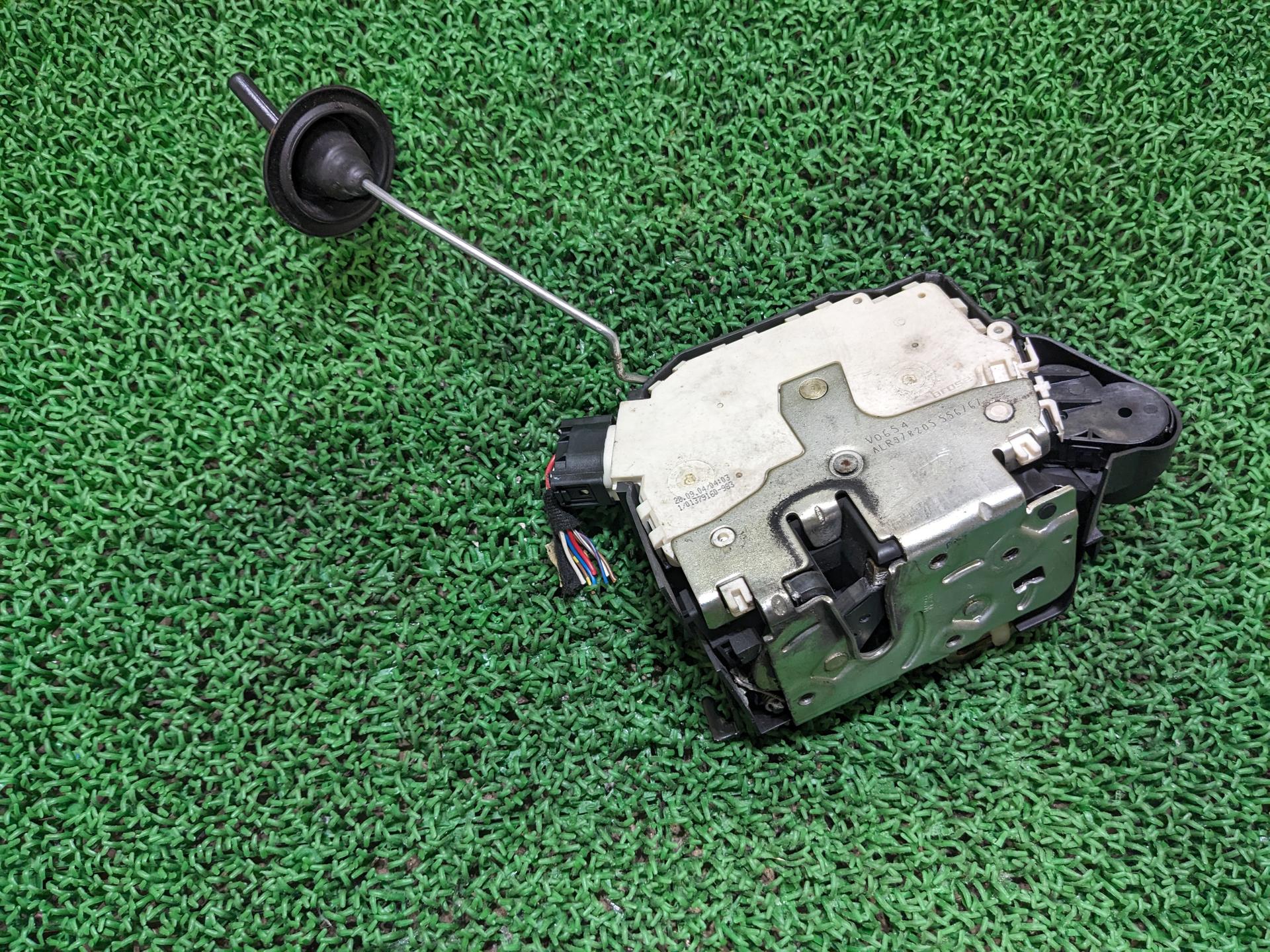 ミニ フロントドアロック 右 カブリオレ R52