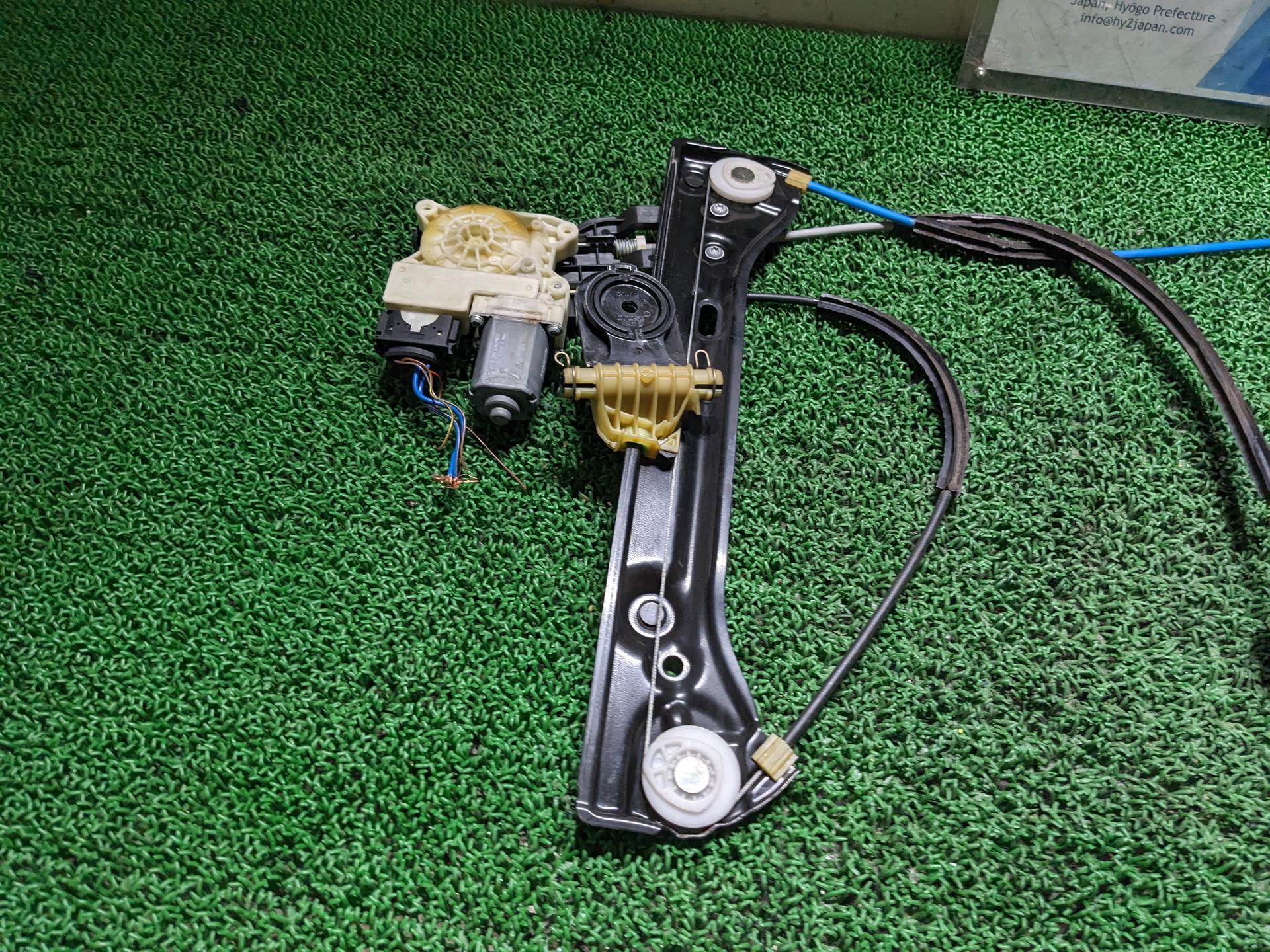 ミニ フロントウィンドウレギュレータモーター 左 クーパーS DBA-XM20 XM20 ハッチ/F56 2014 F56