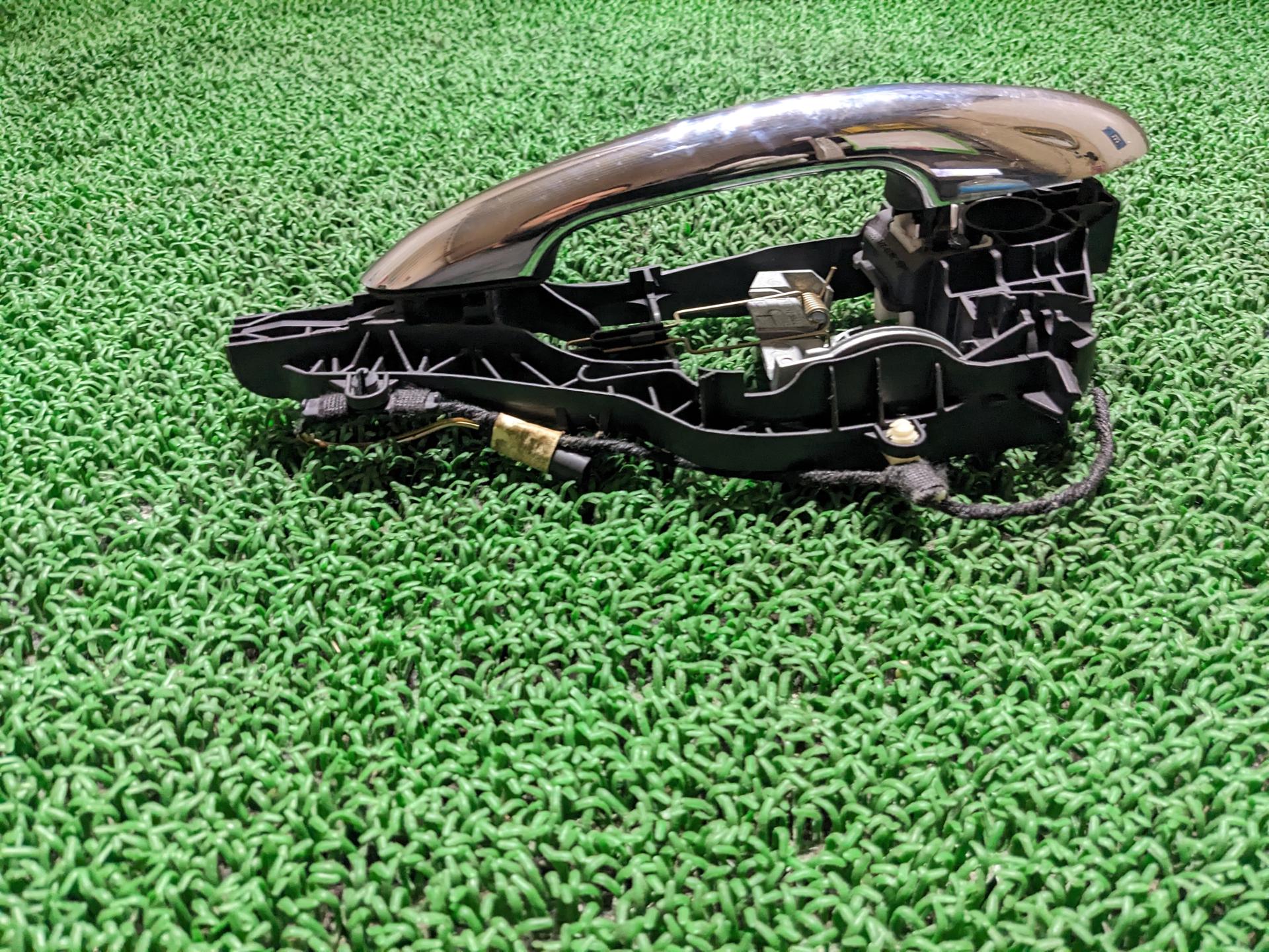 ミニ フロントドアアウターハンドル 左 クーパーS DBA-XM20 XM20 F56 LCI ミニ/ F55 ミニ カブリオレ / F57 2014 F56