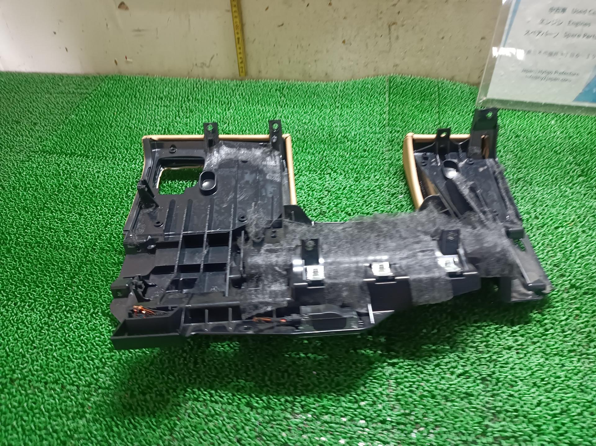 ポルシェ ダッシュボードロアトリム 右 パナメーラ ABA-970CWA 970CWA 2015 970